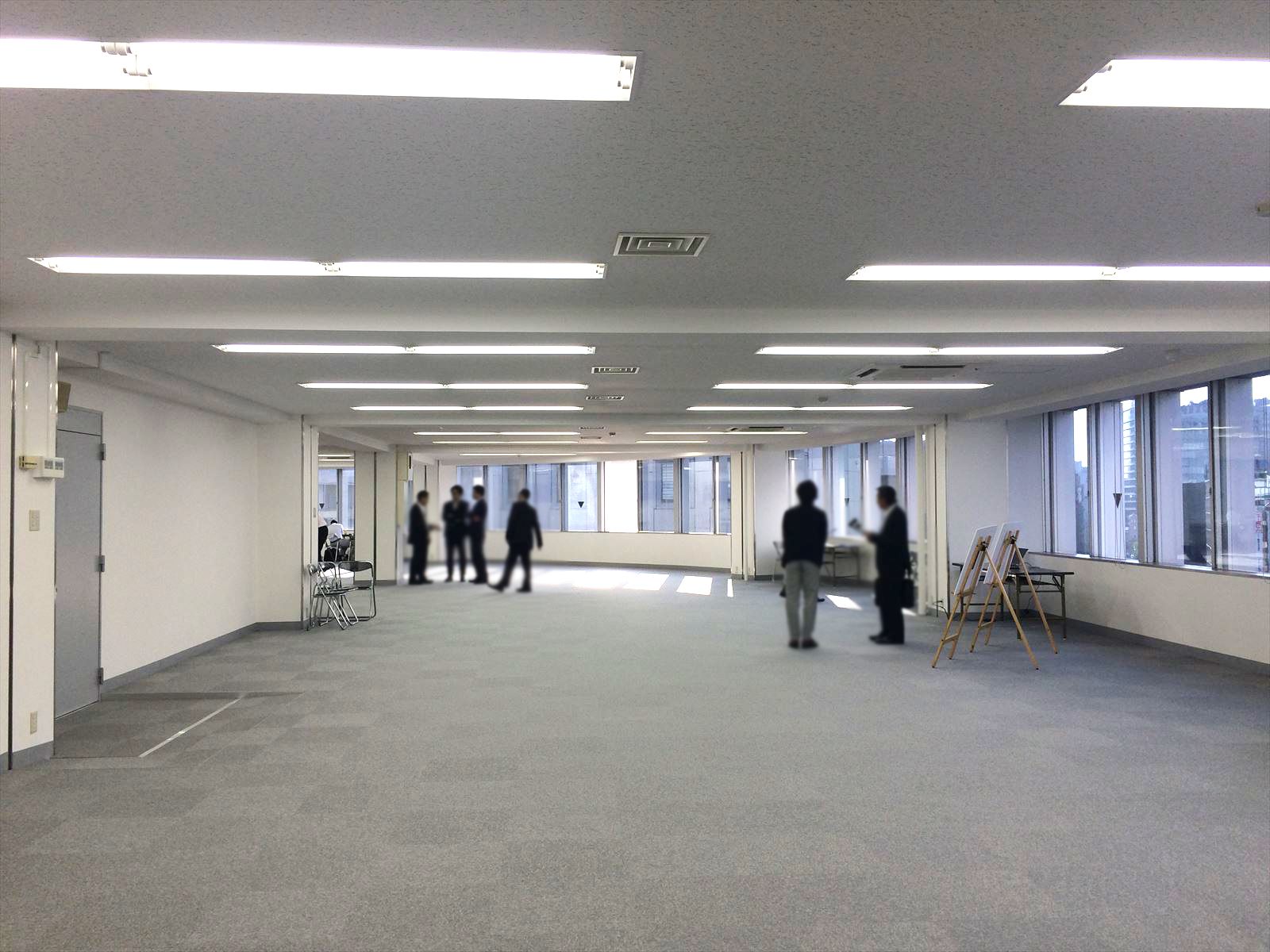 貸室奥側から見た室内
