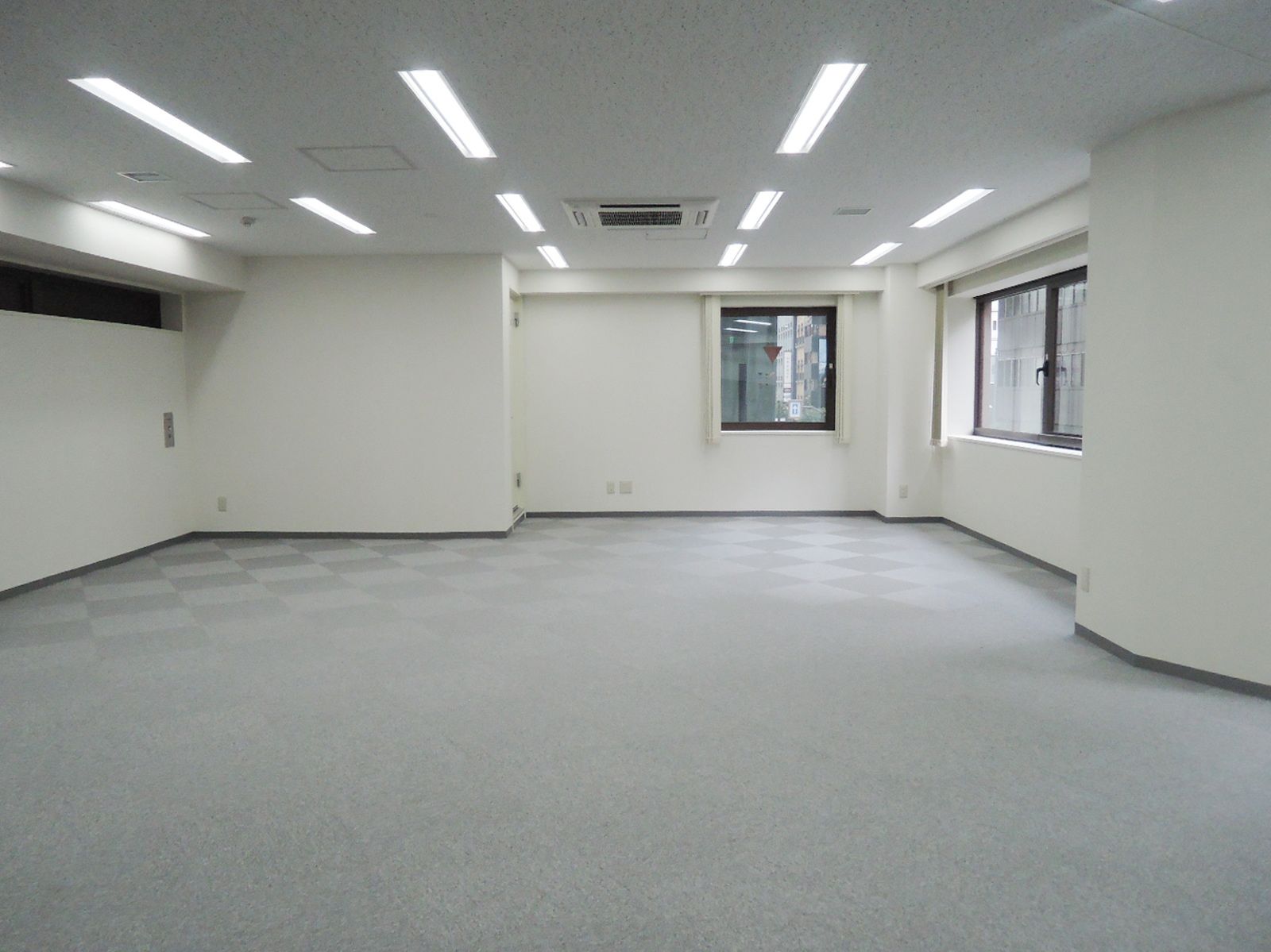 オフィス室内参考画像