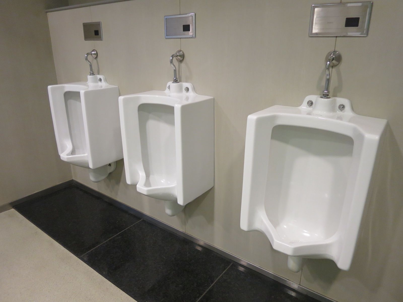 男性用トイレ