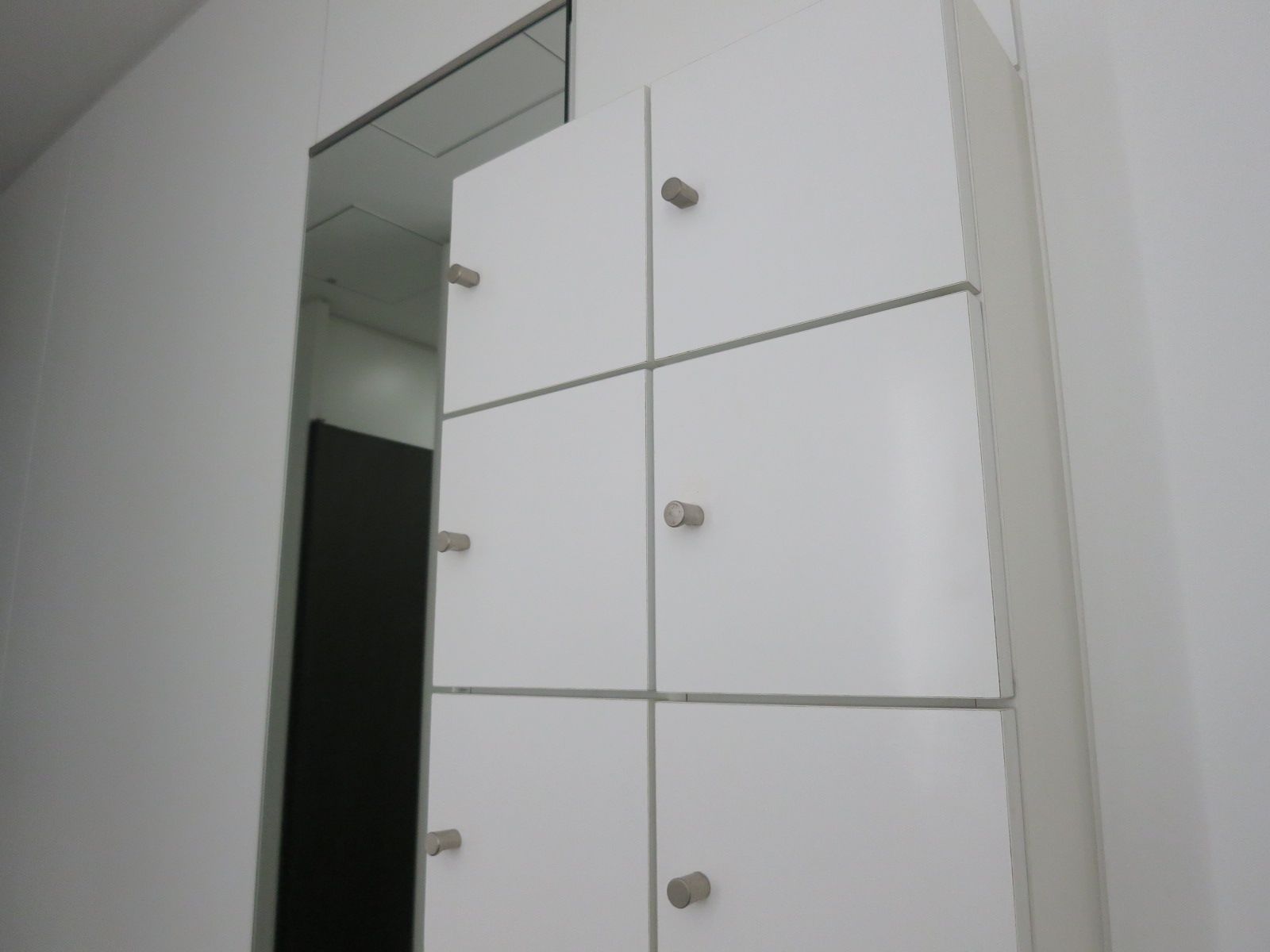 女性トイレ内小物入れ