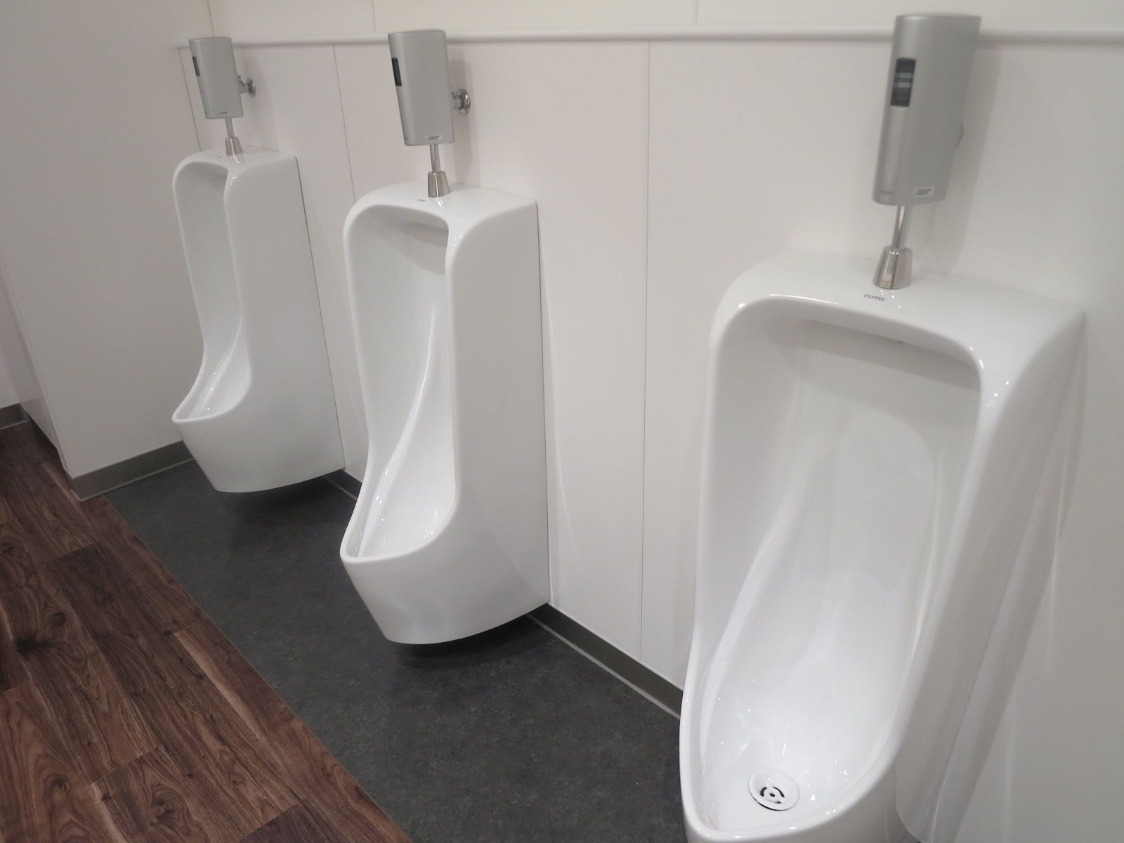 男性用トイレ