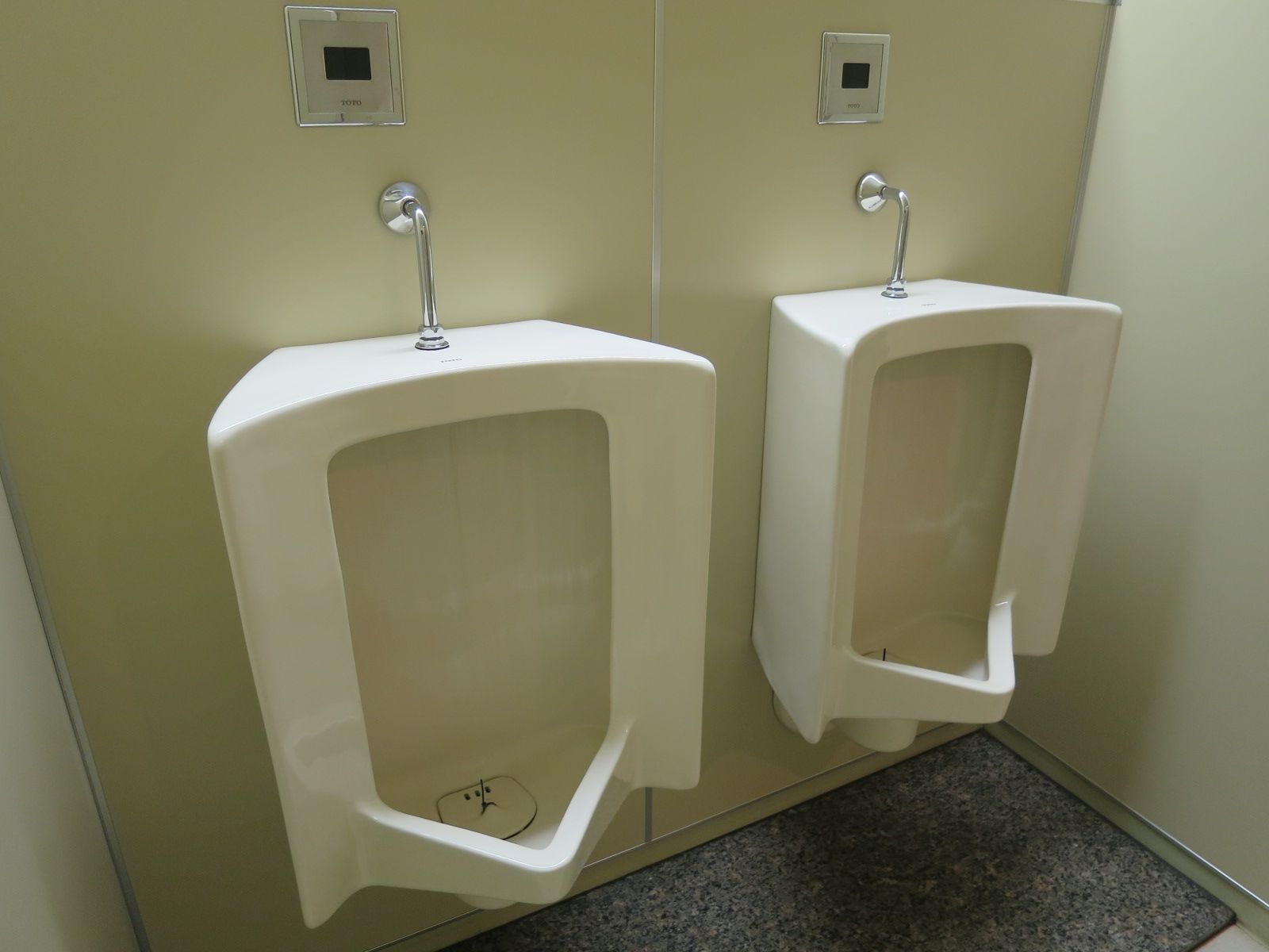 男性用トイレ