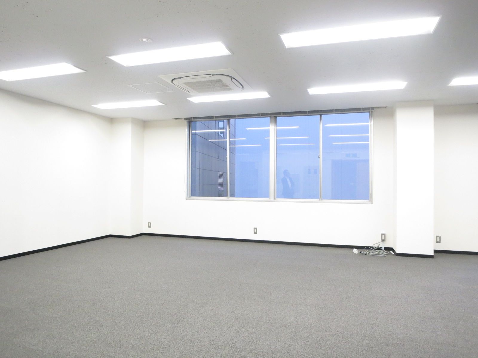 オフィス室内参考画像