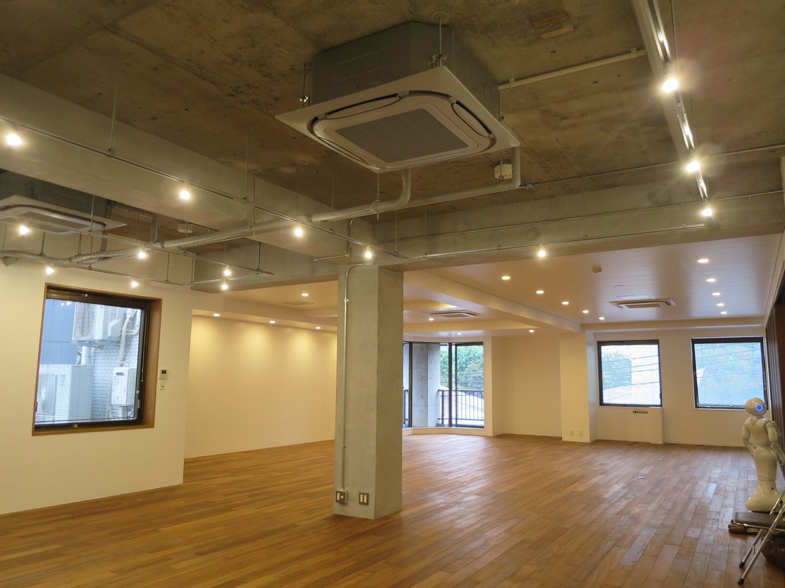 明るいオフィス