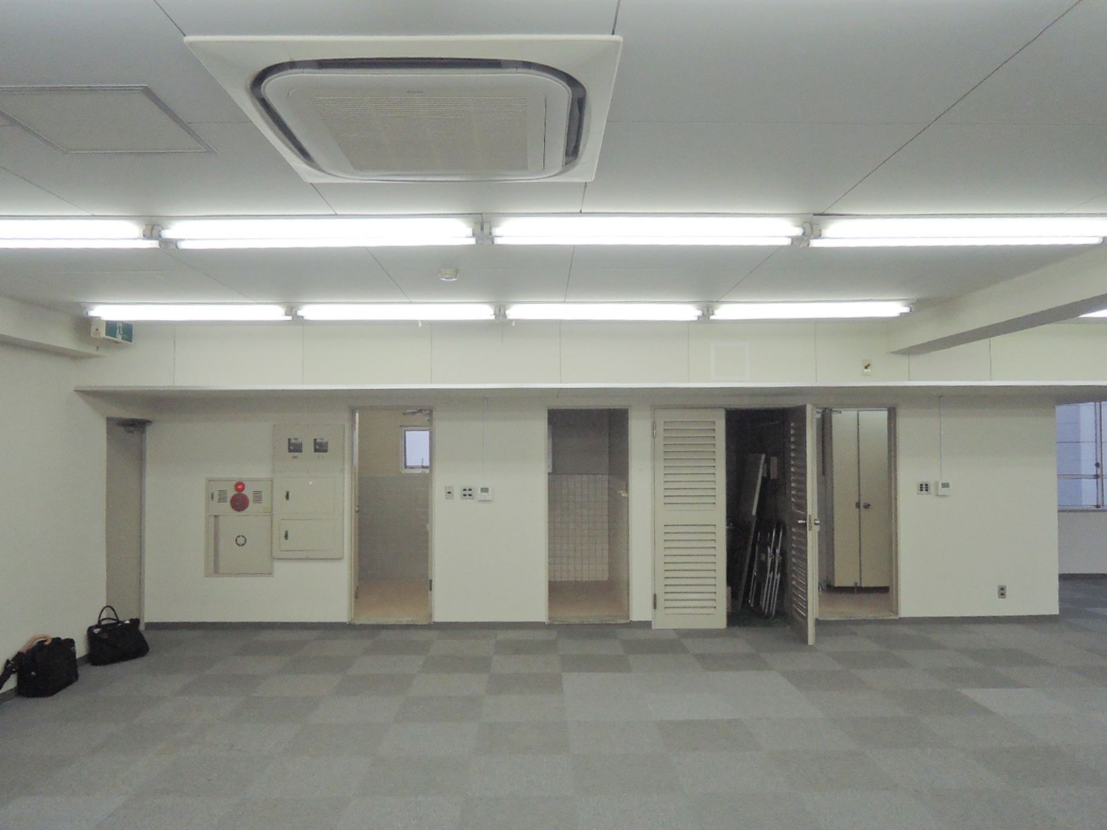 給湯室・お手洗い入口前