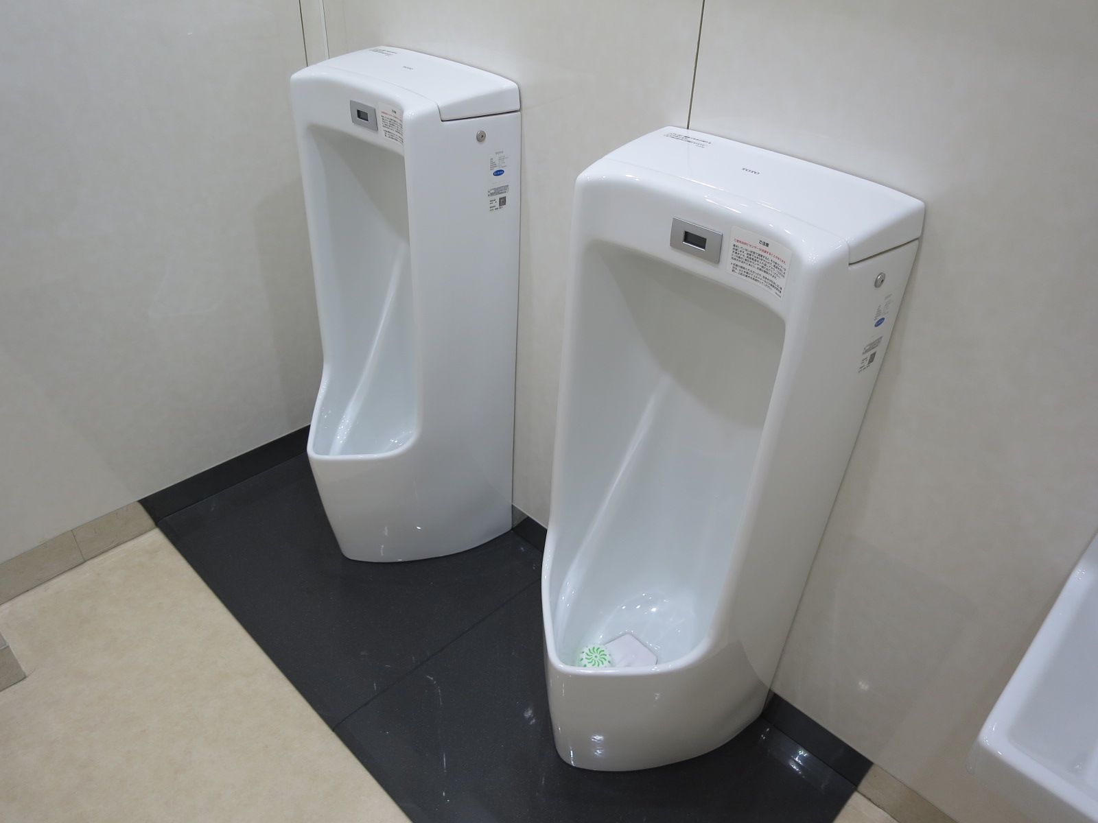男性用トイレ