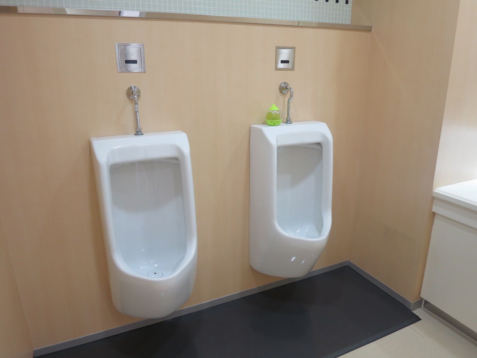 男性用トイレ