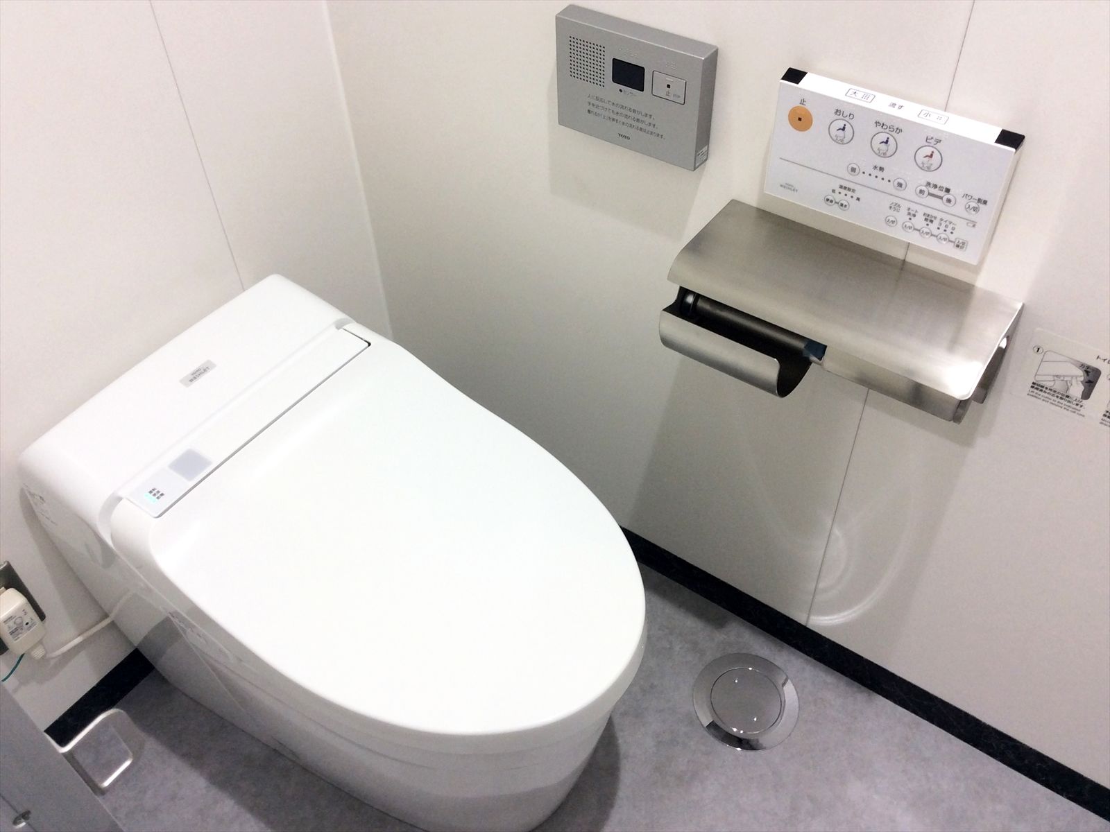 男女別トイレ個室