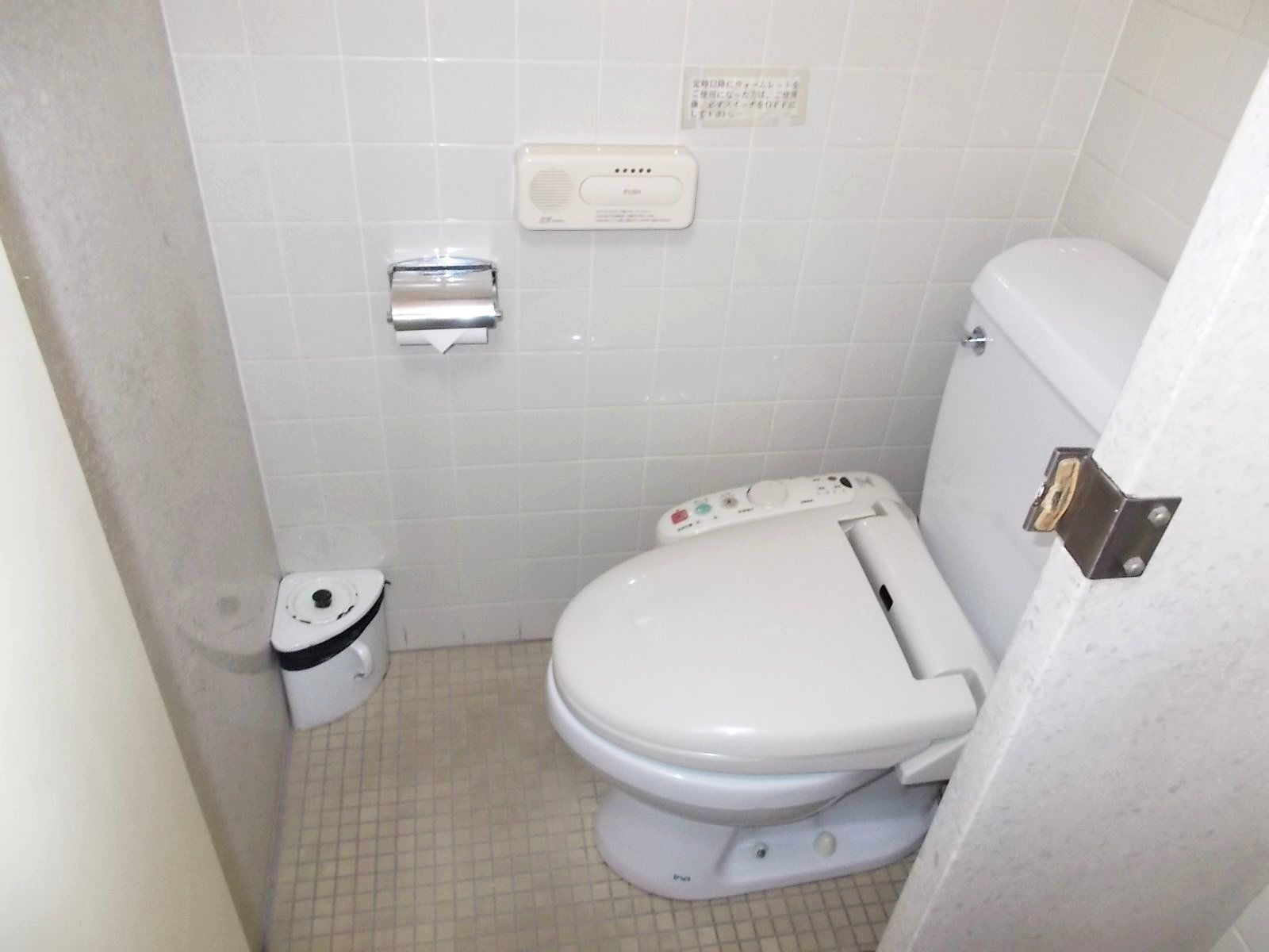 男女別トイレ個室