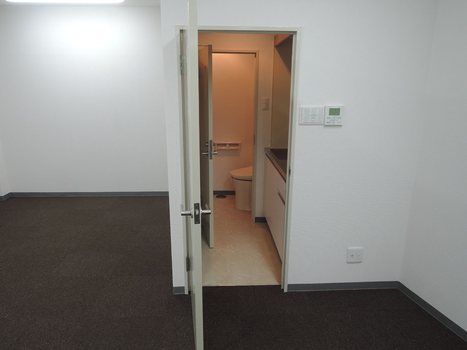 給湯・トイレ出入口