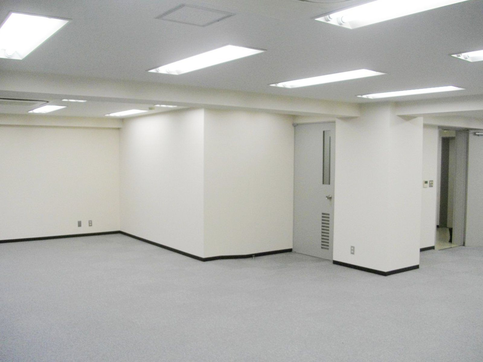 貸室出入口