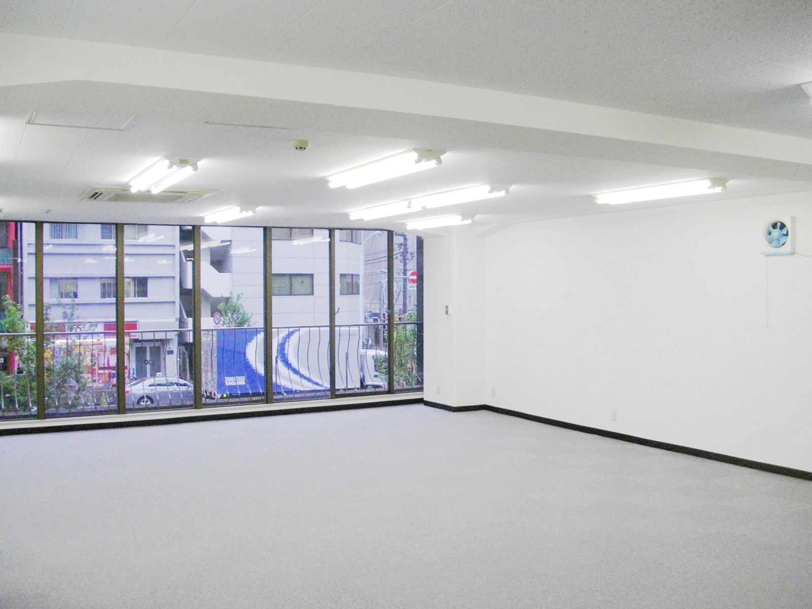 オフィス室内参考画像
