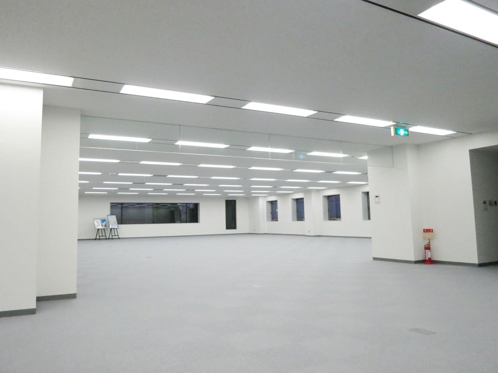 オフィス室内参考画像