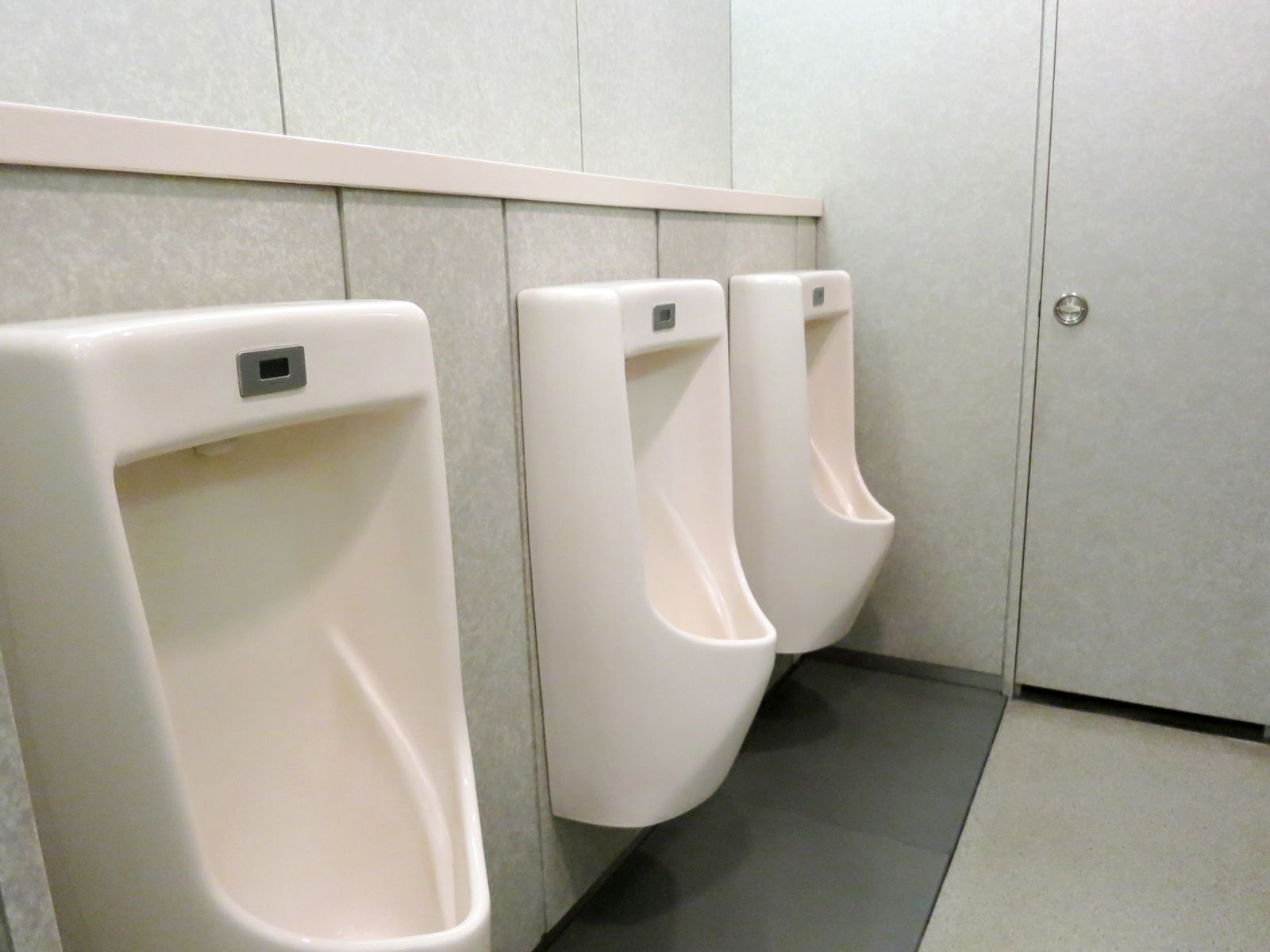 男性用トイレ
