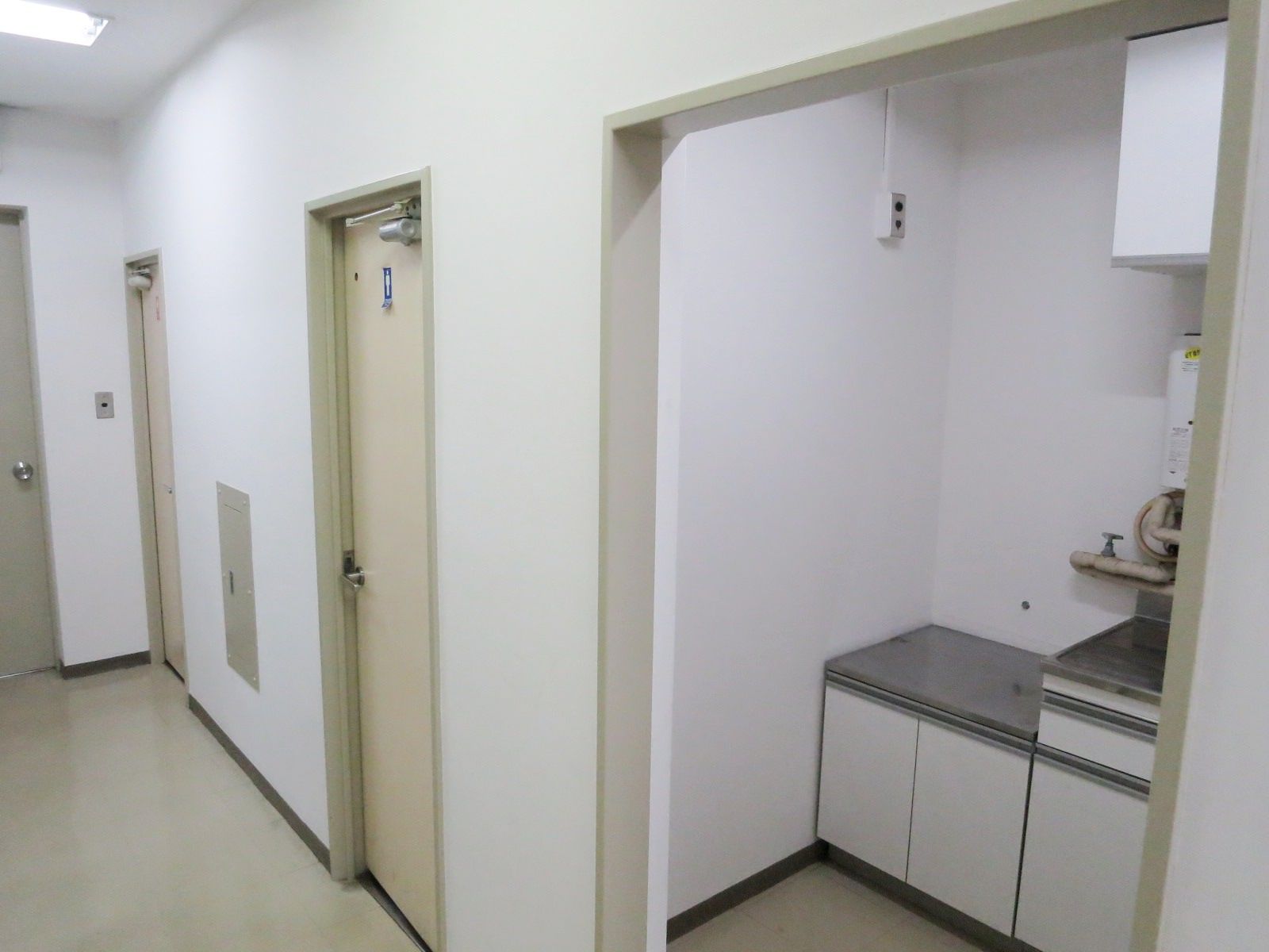 お手洗い・給湯室入口