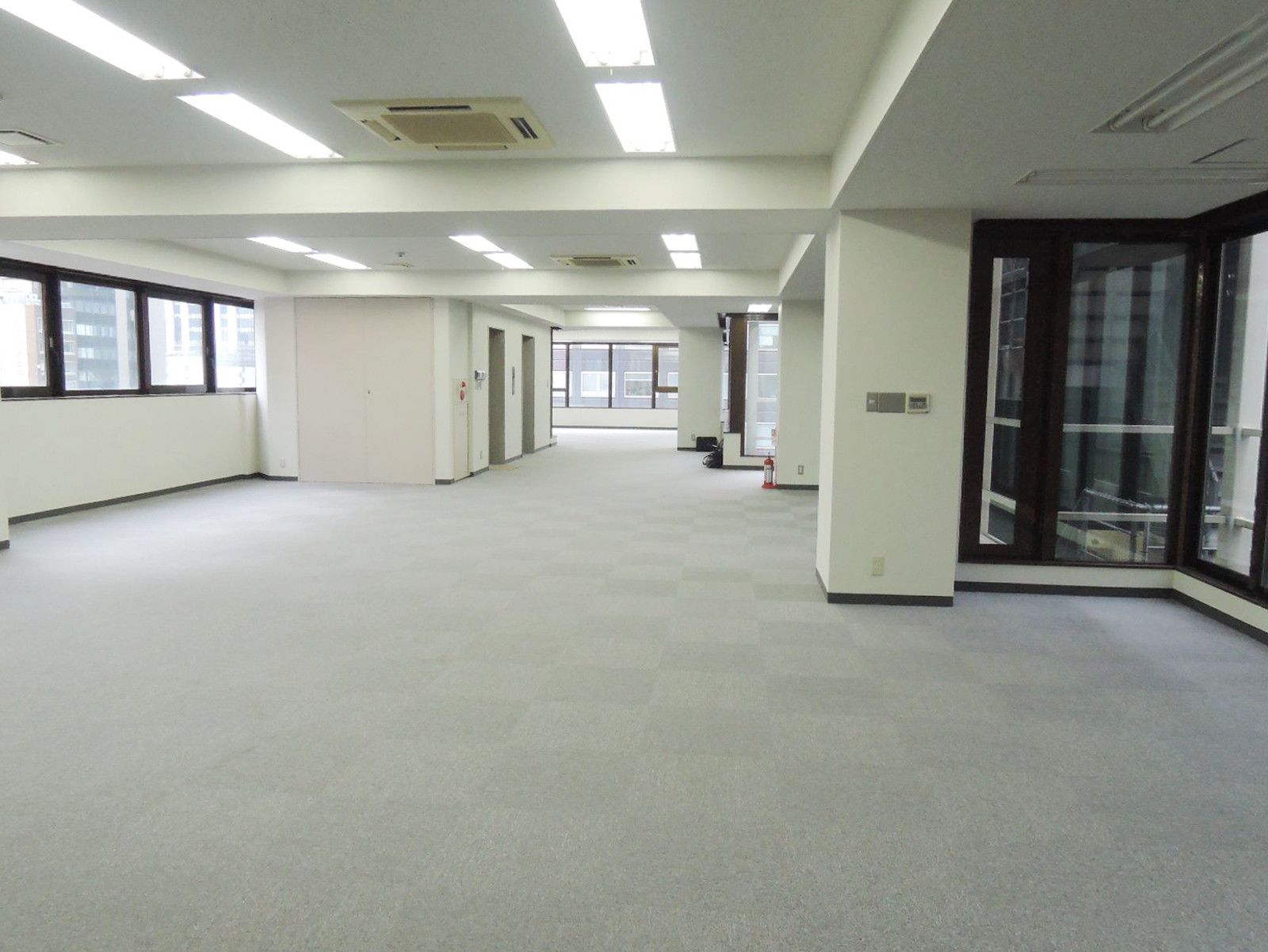 オフィス室内参考画像