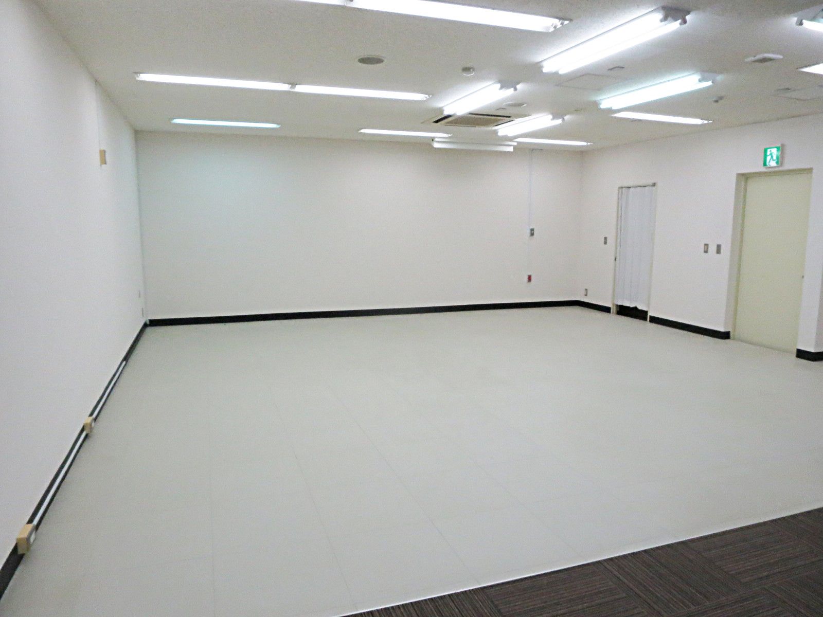 明るいオフィス