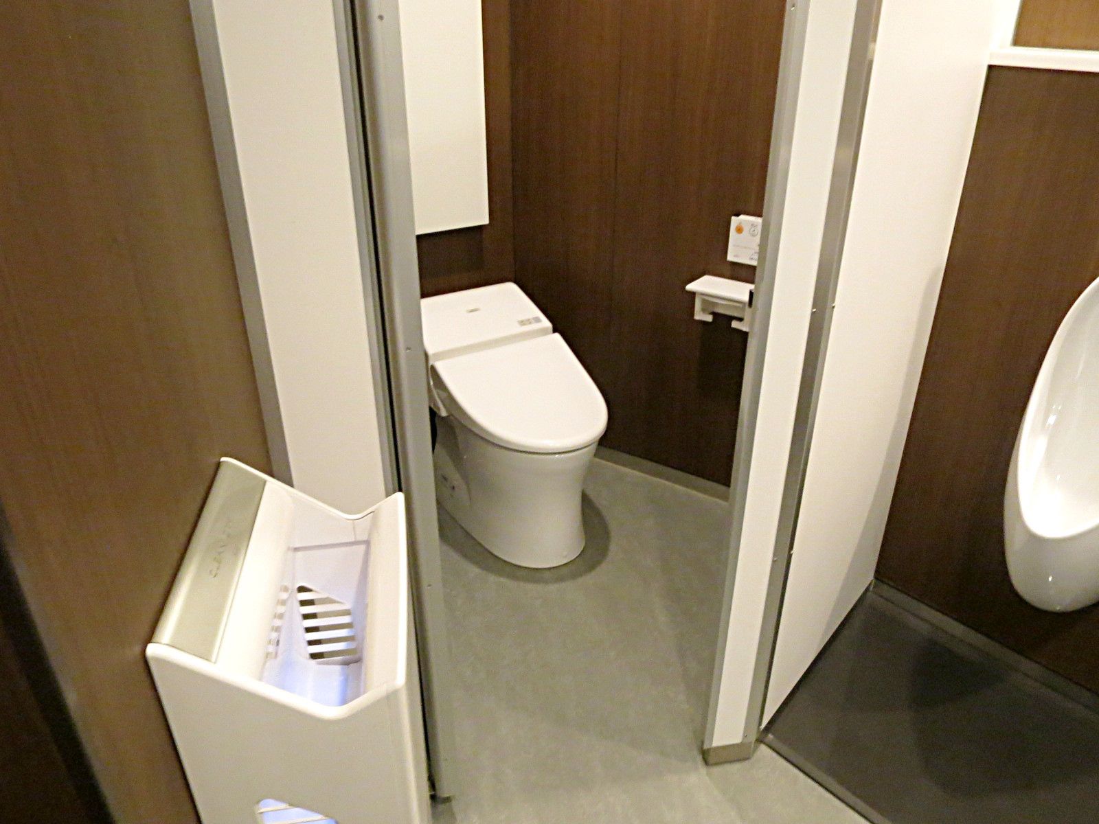 男女別トイレ個室