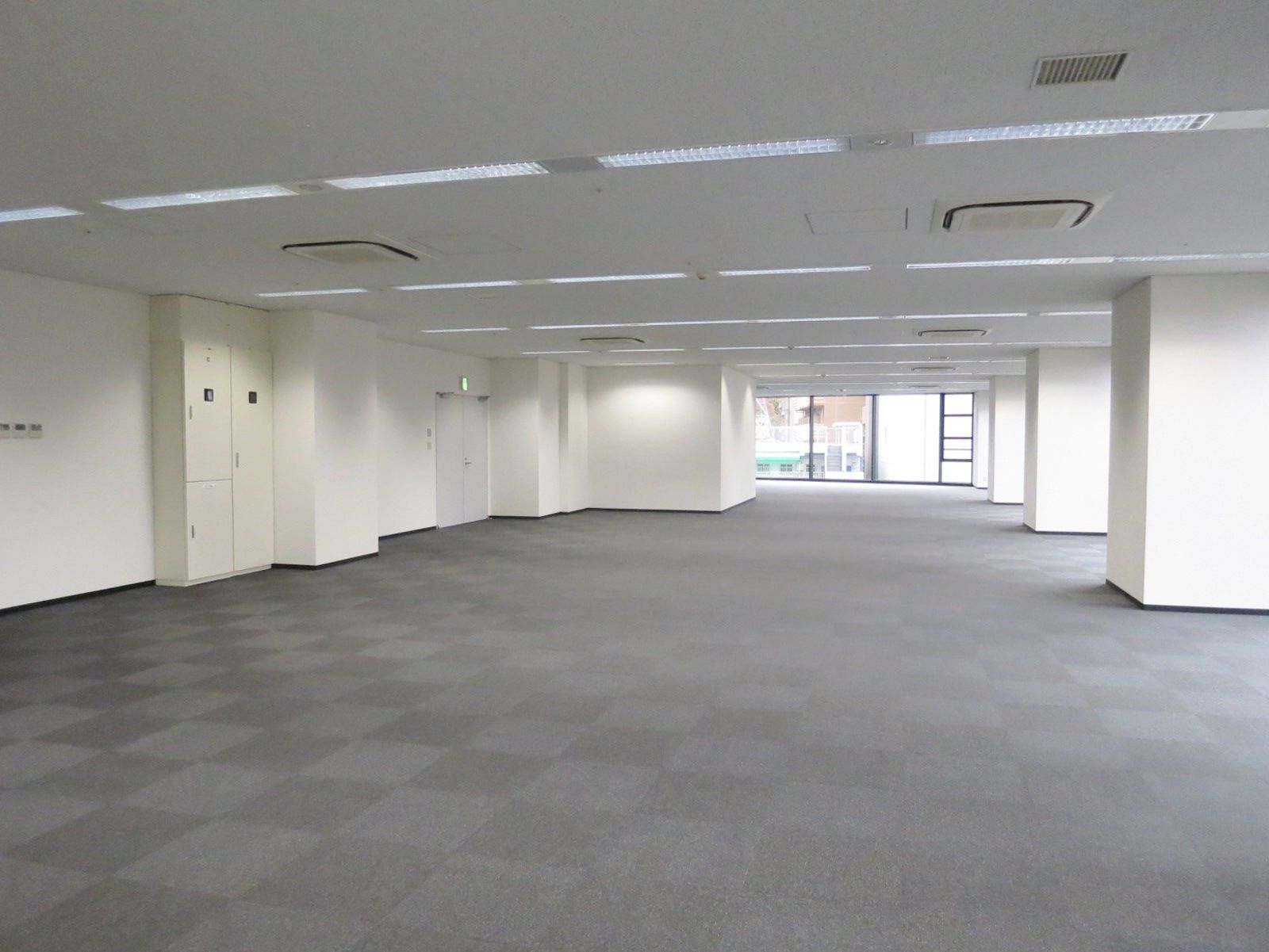明るい室内(3階東側)