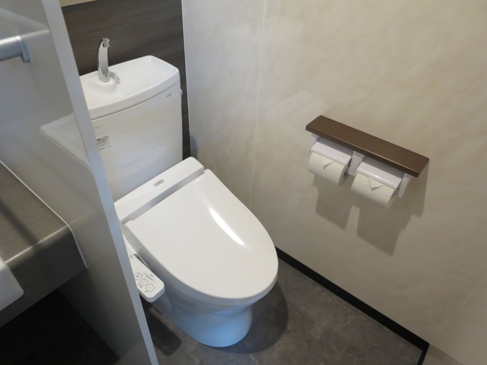 男女別トイレ個室