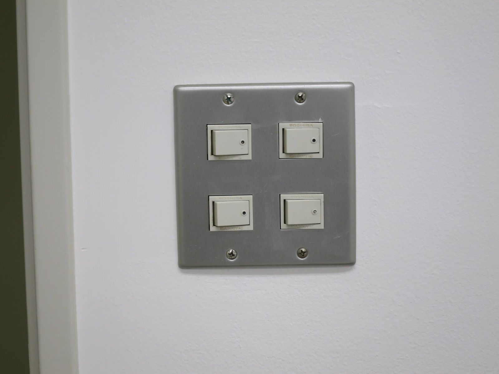電灯スイッチ