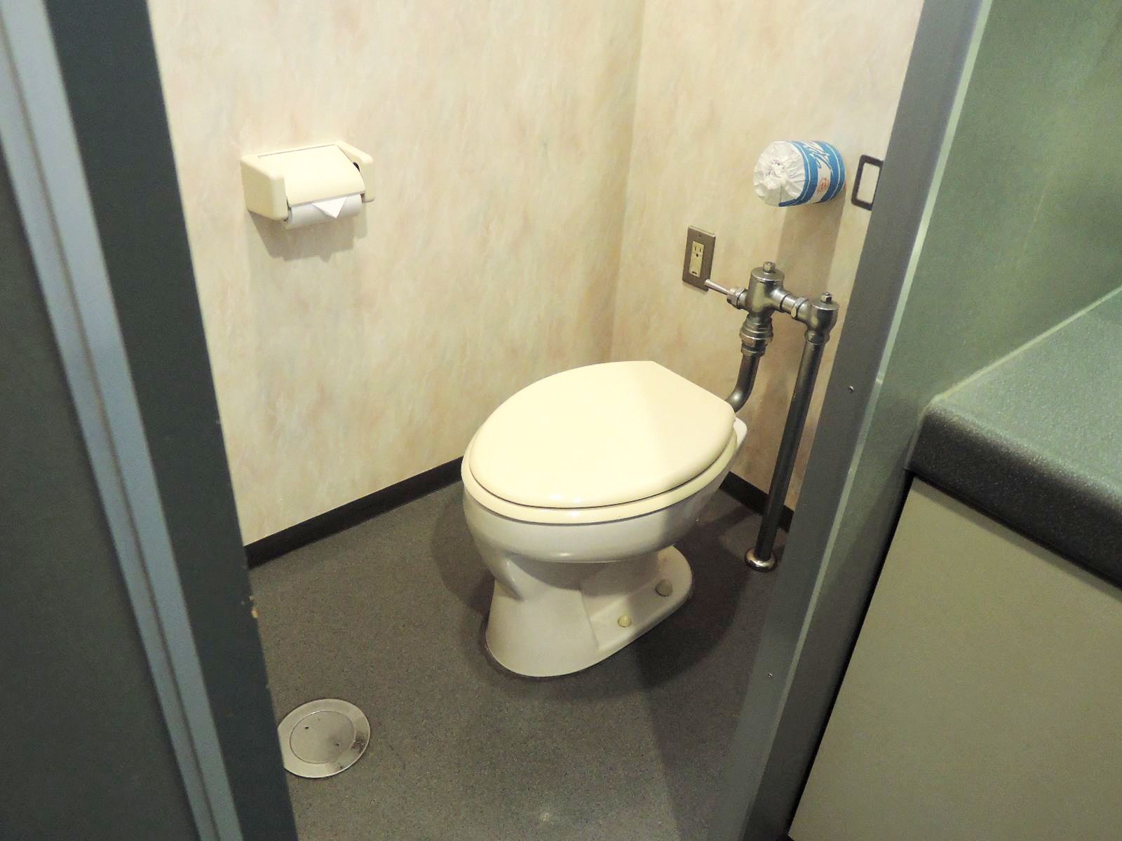 男女別トイレ個室