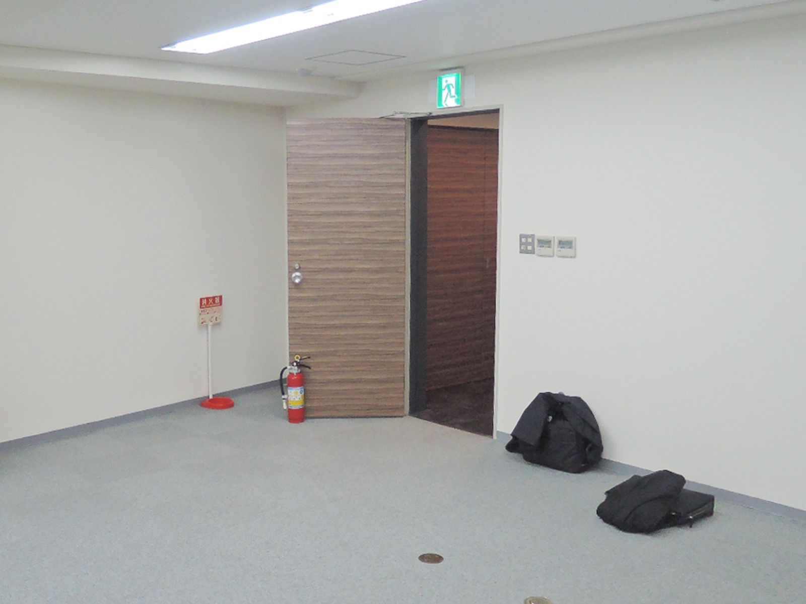 貸室出入口