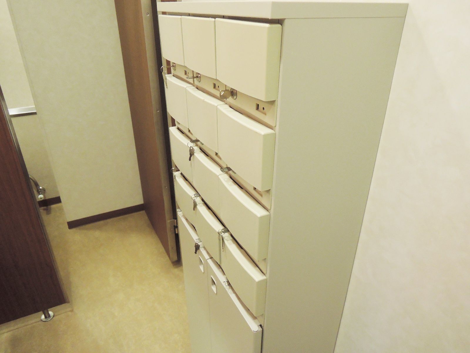 収納BOX付き