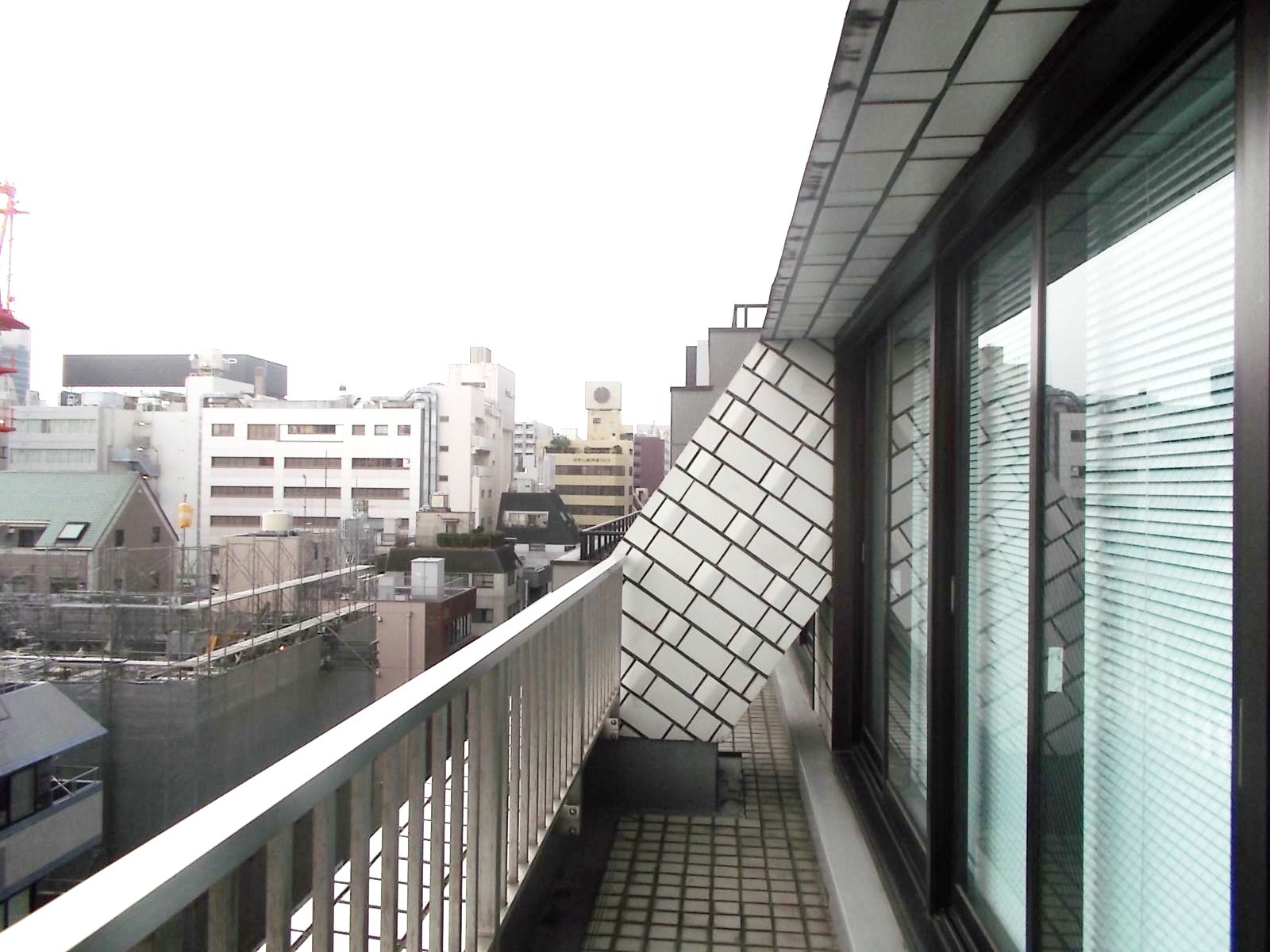 上階のバルコニー