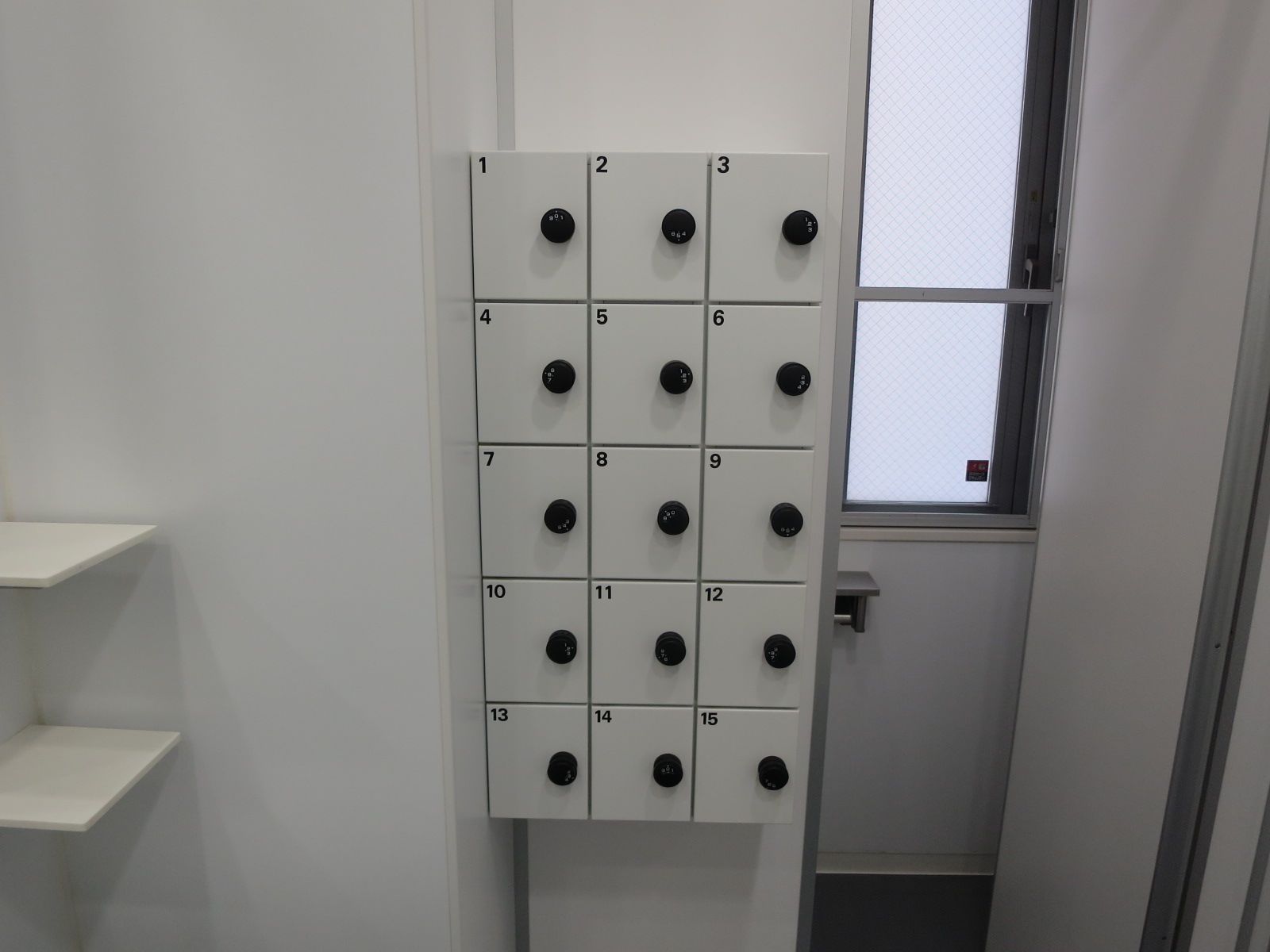 トイレ内の小物入れ
