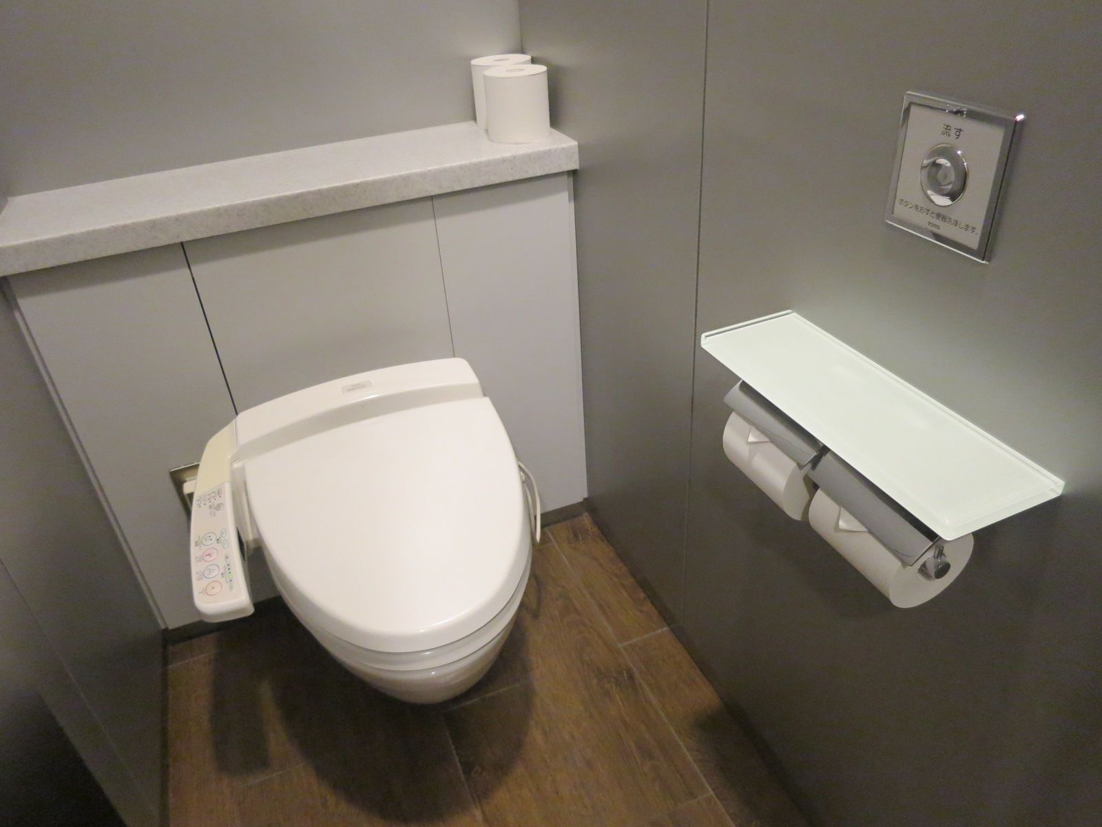 男女別トイレ個室