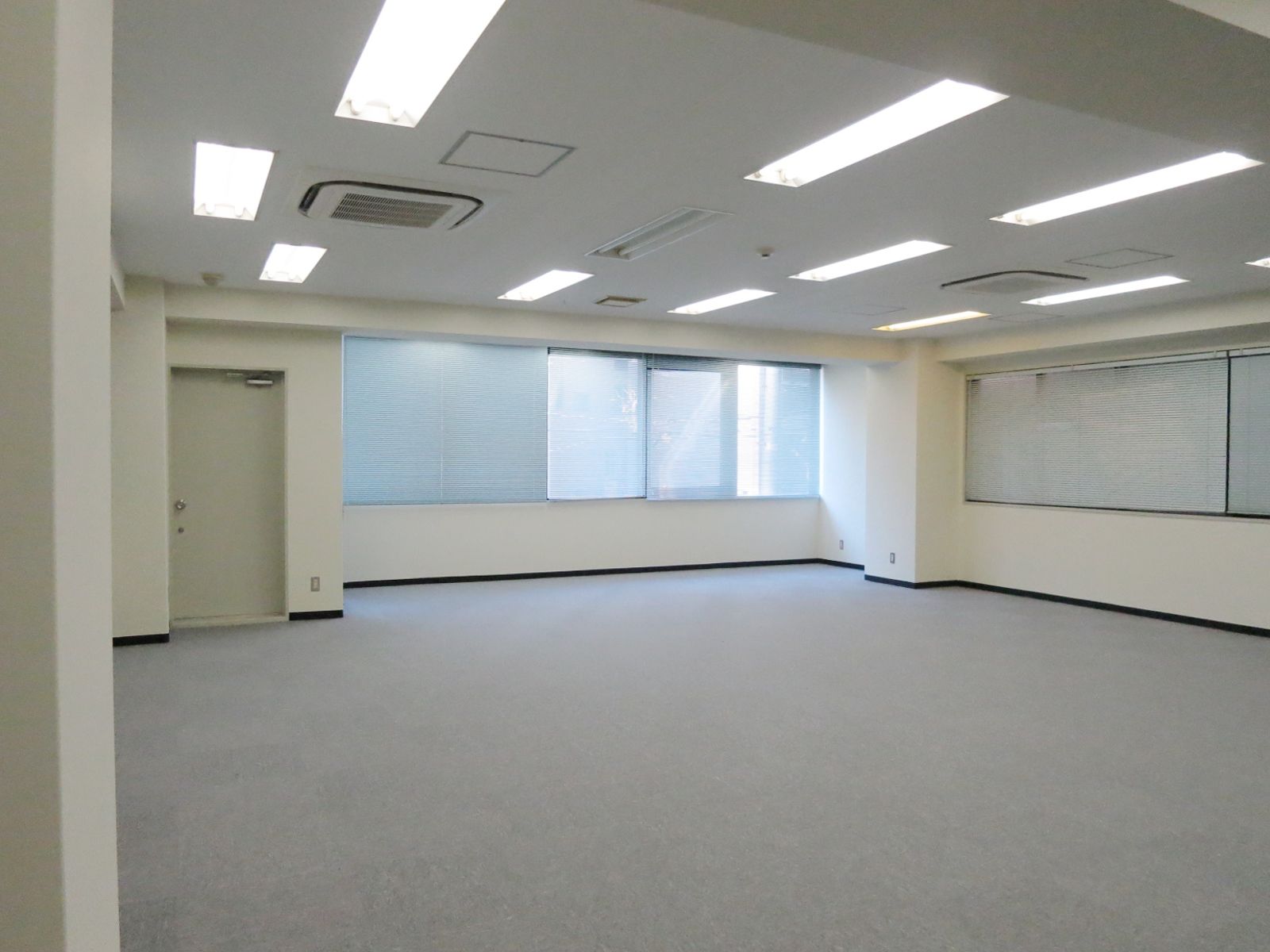 オフィス室内参考画像