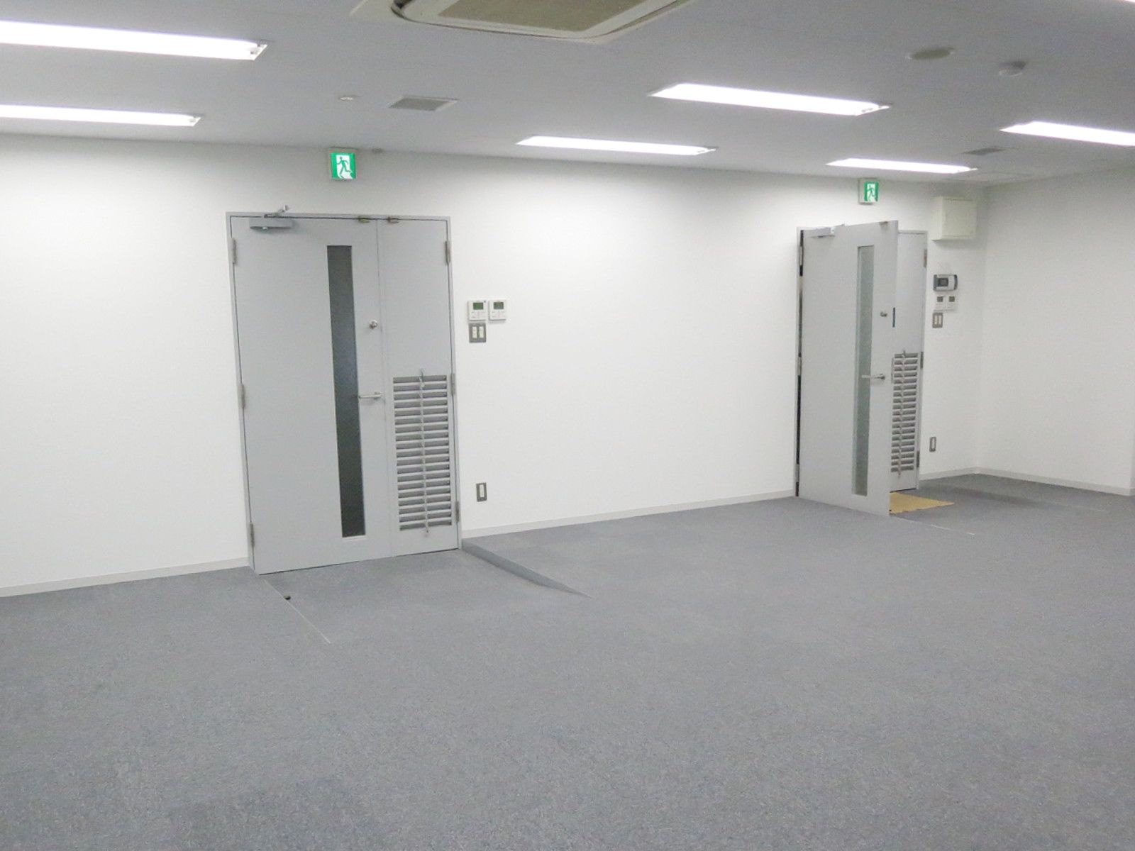 貸室出入口