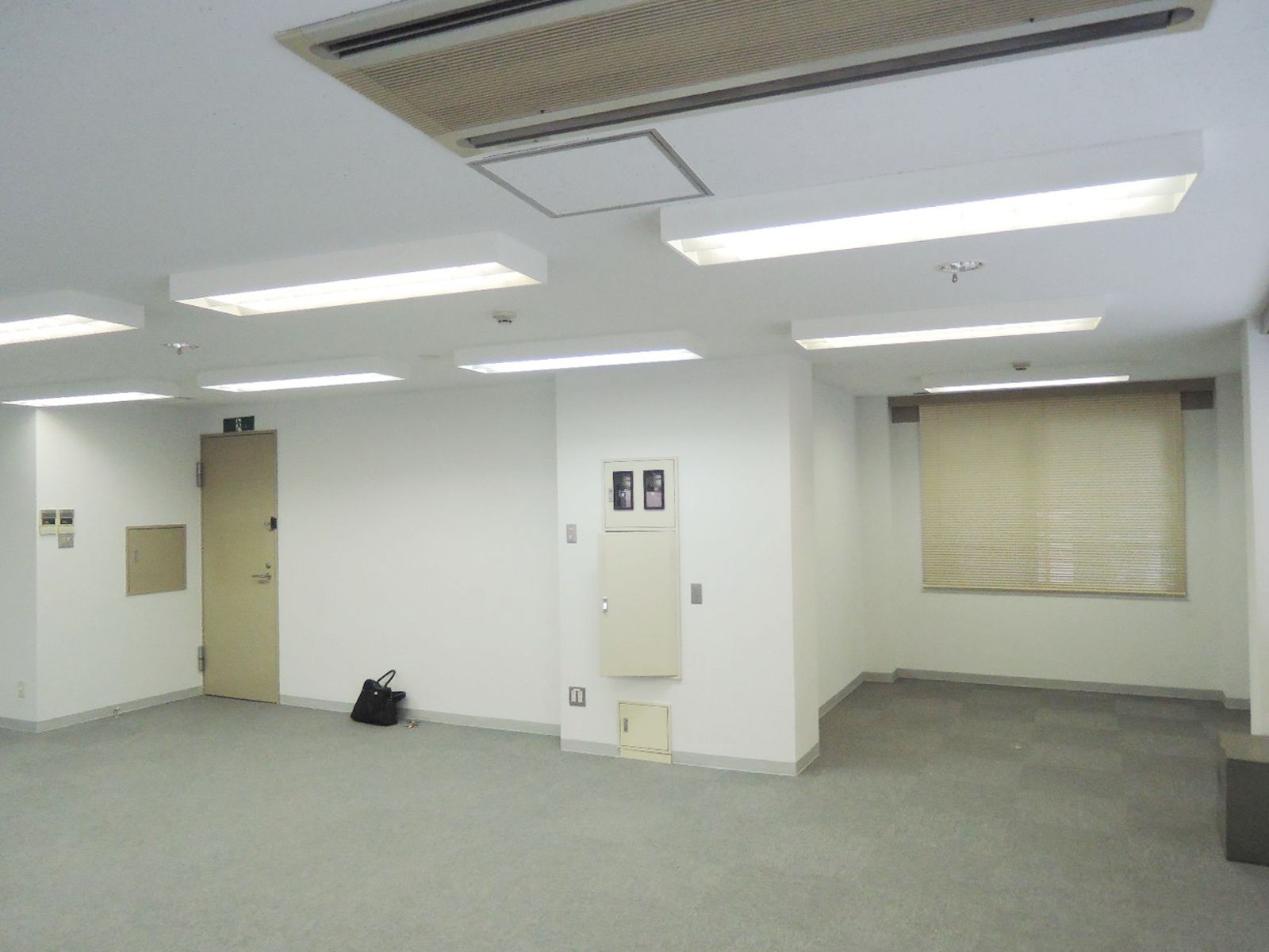 貸室出入口付近