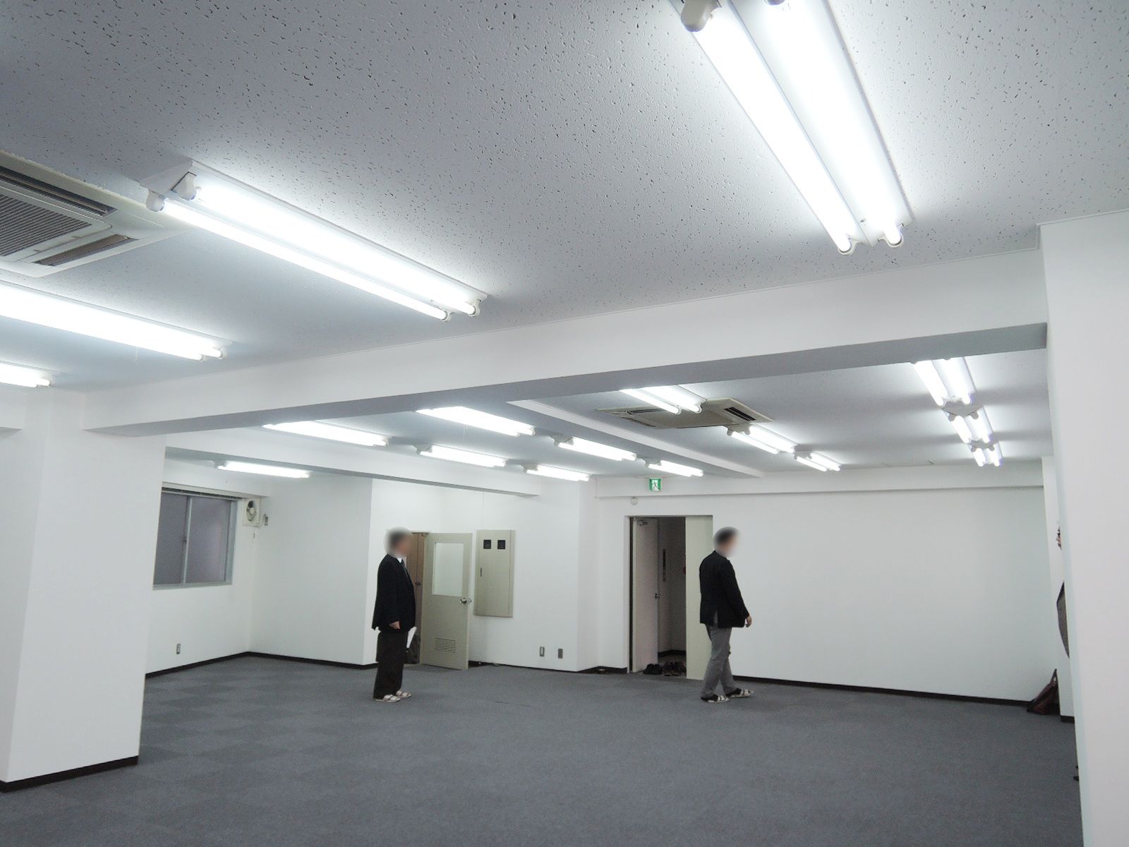 一部天井に梁有り