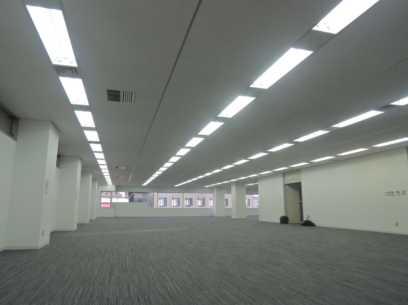 オフィス室内参考画像