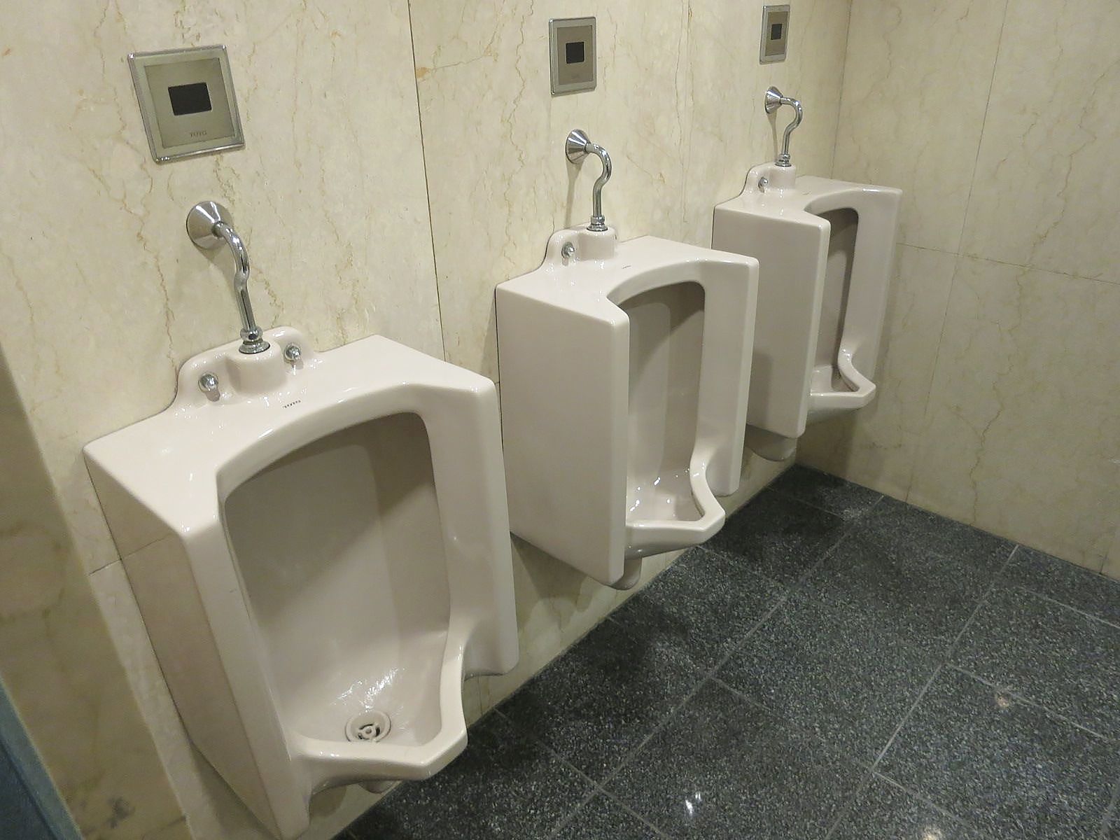 男性用トイレ