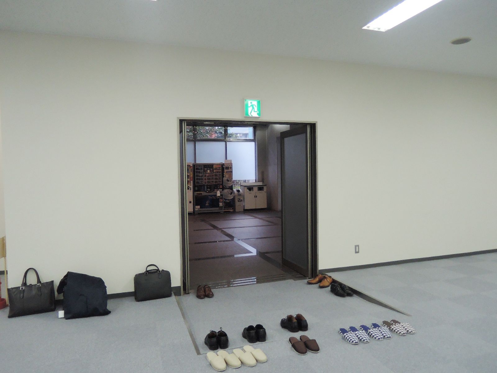 貸室出入口