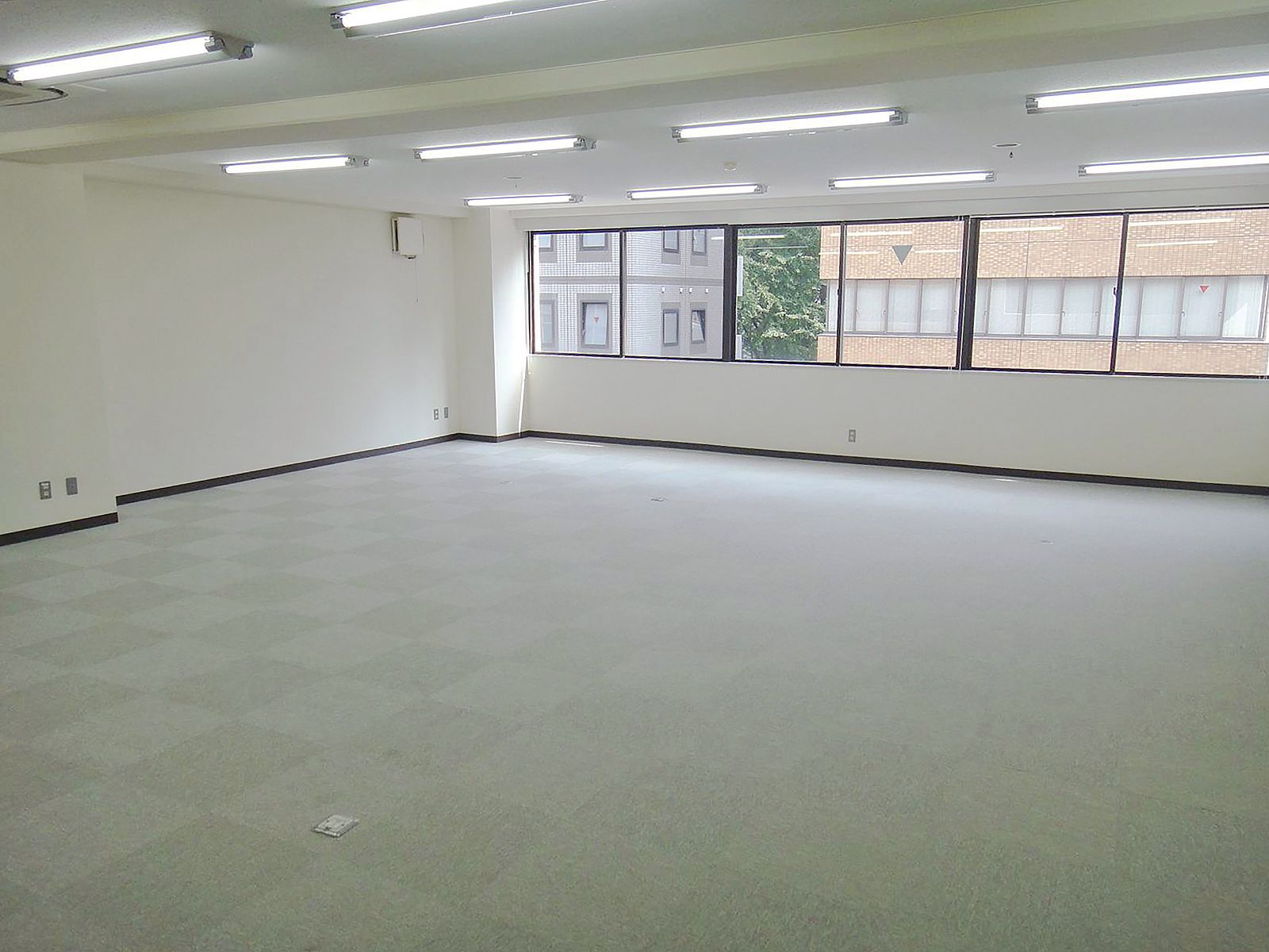 オフィス室内参考画像