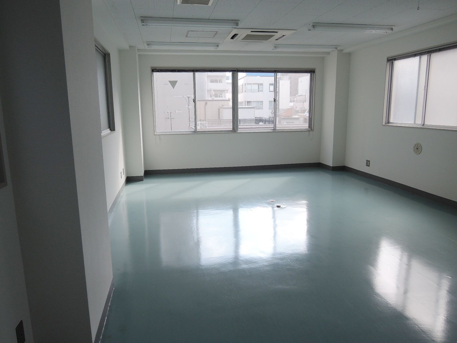 オフィス室内参考画像(※4階)