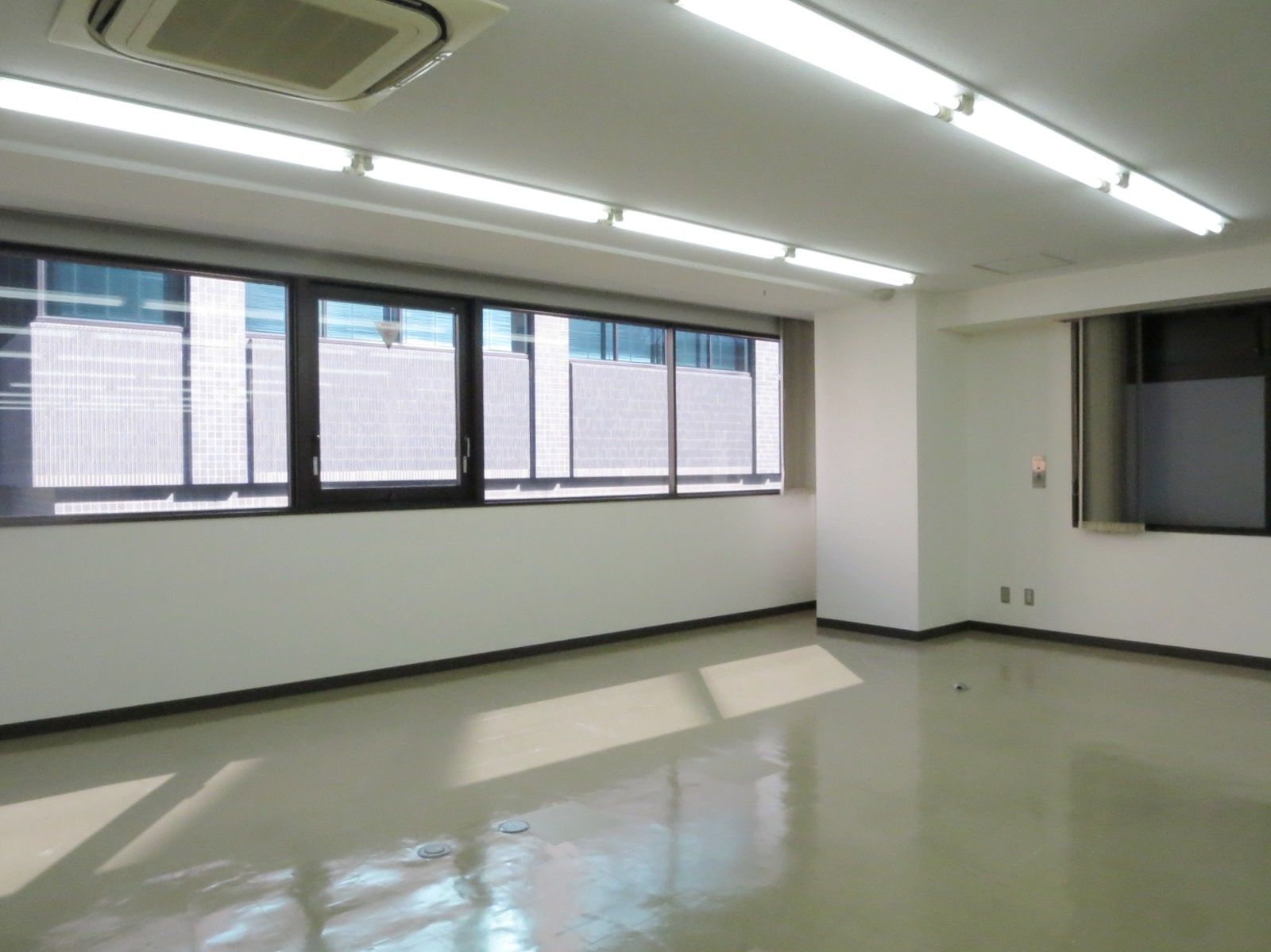 オフィス室内参考画像