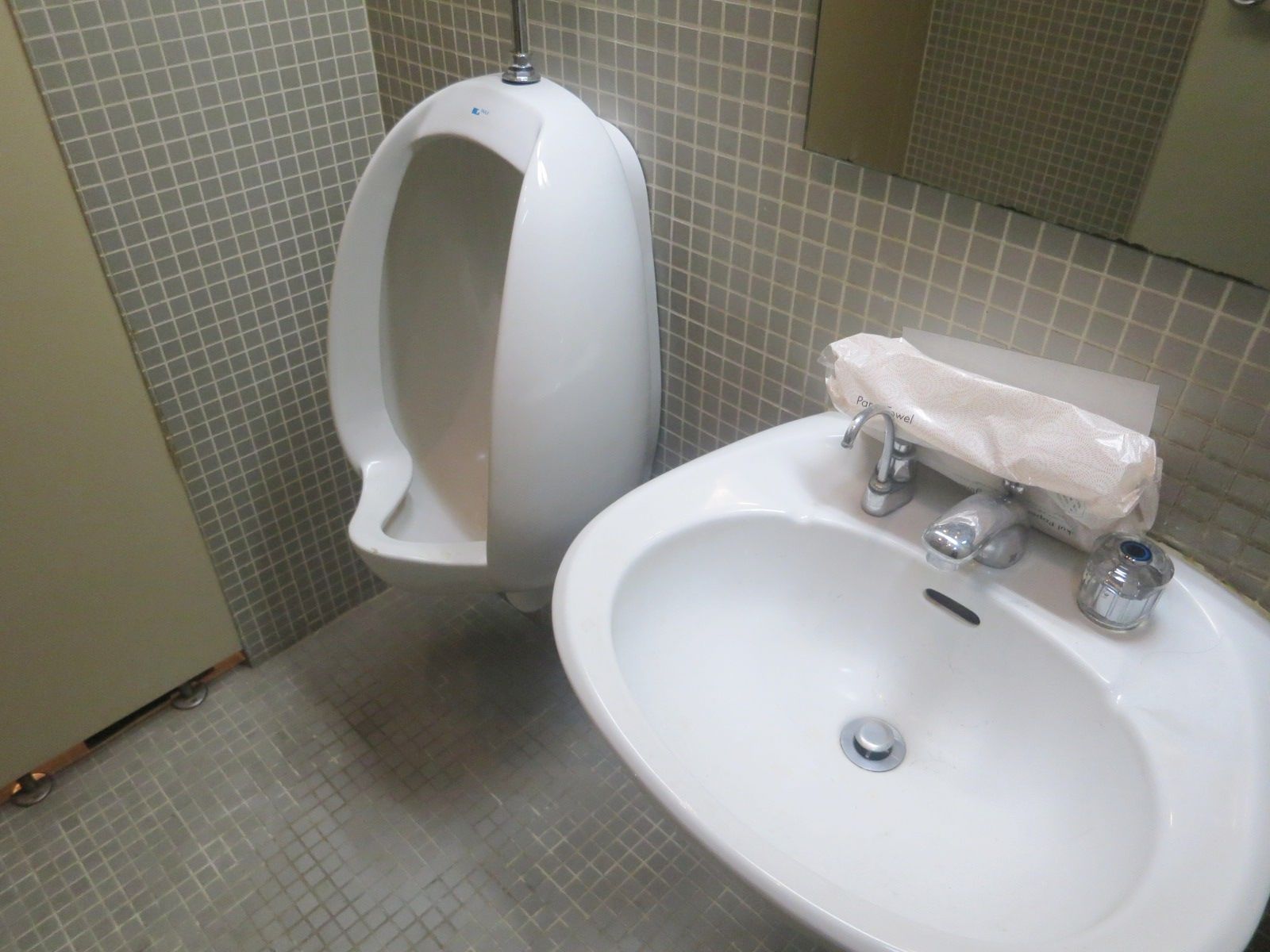 洗面台・男性用トイレ