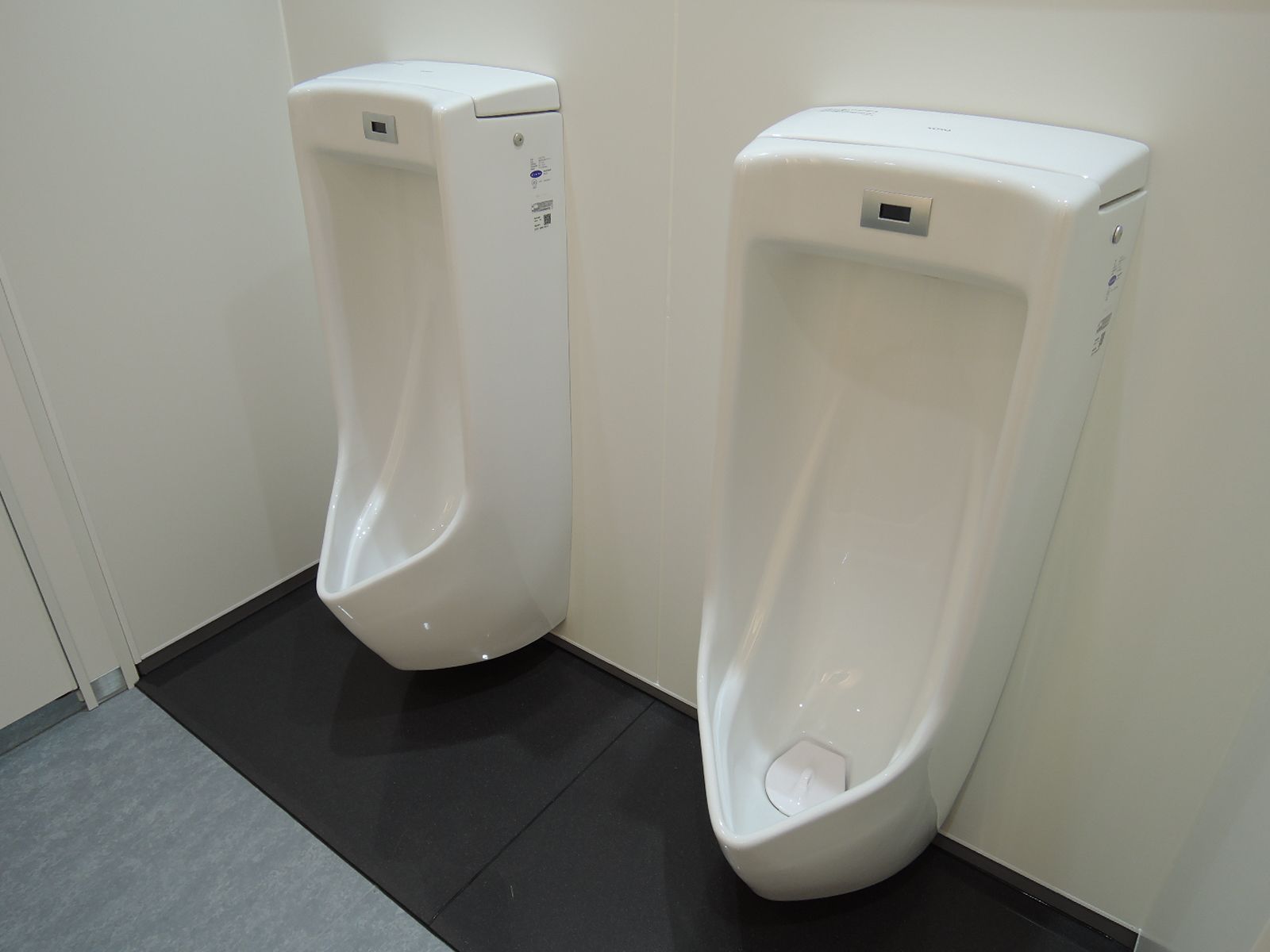 男性用トイレ