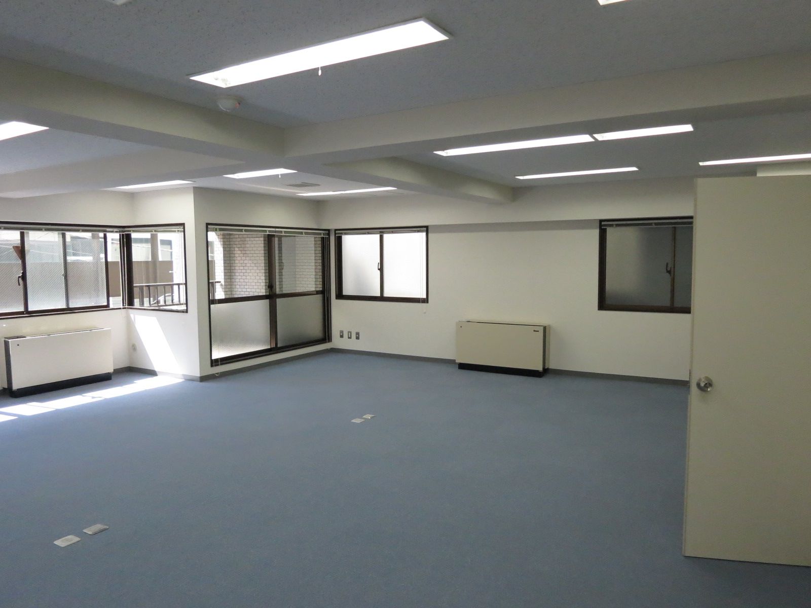 オフィス室内参考画像