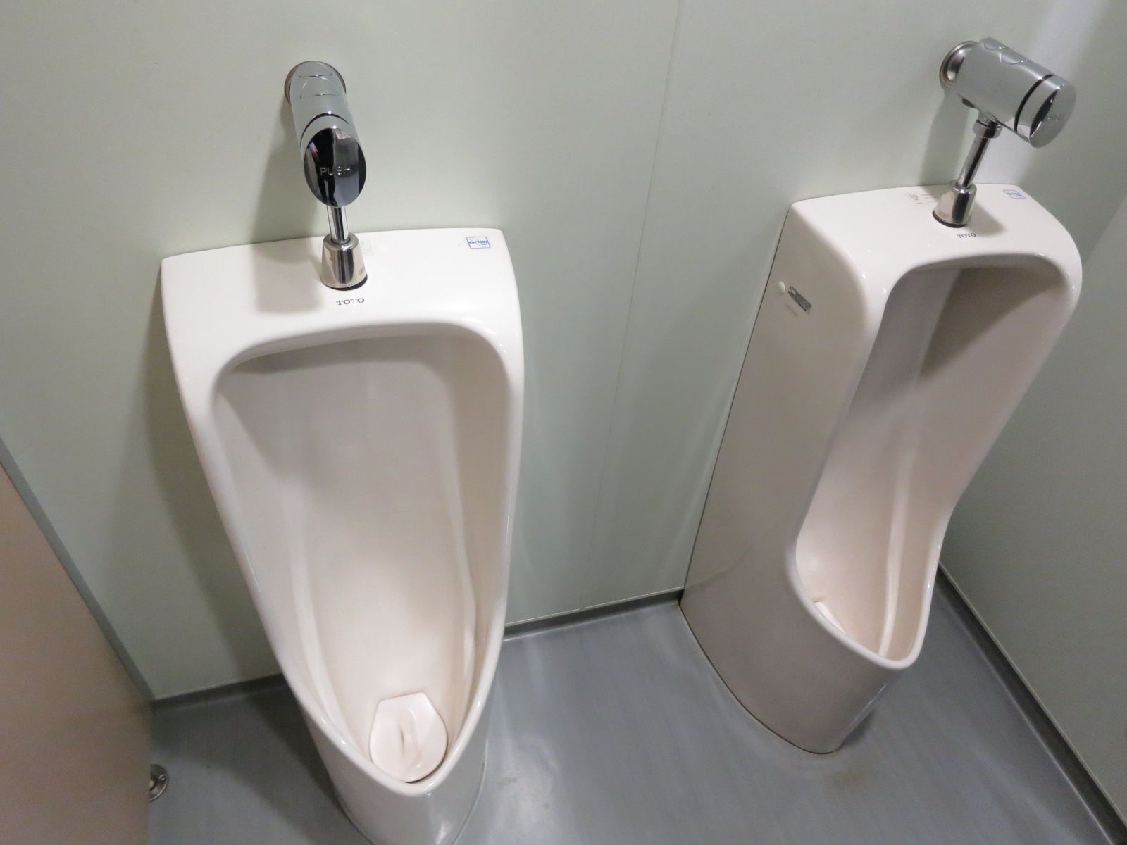 男性用トイレ