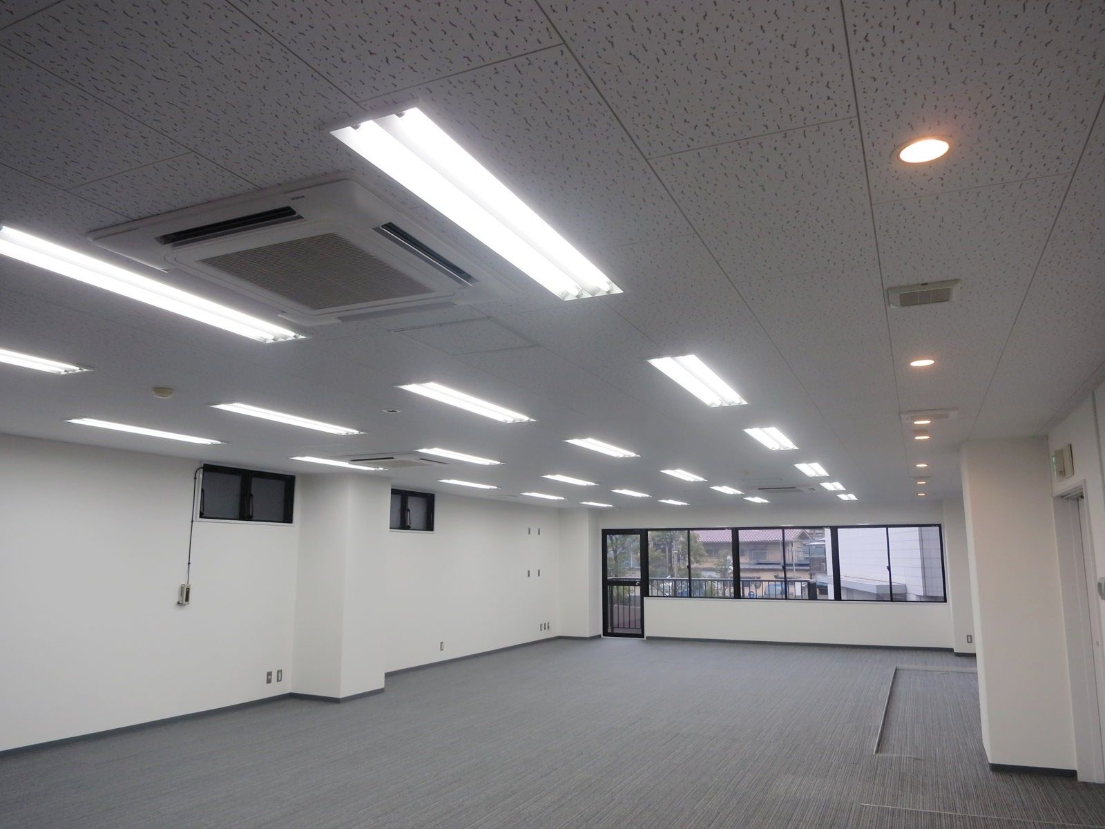 オフィス室内参考画像
