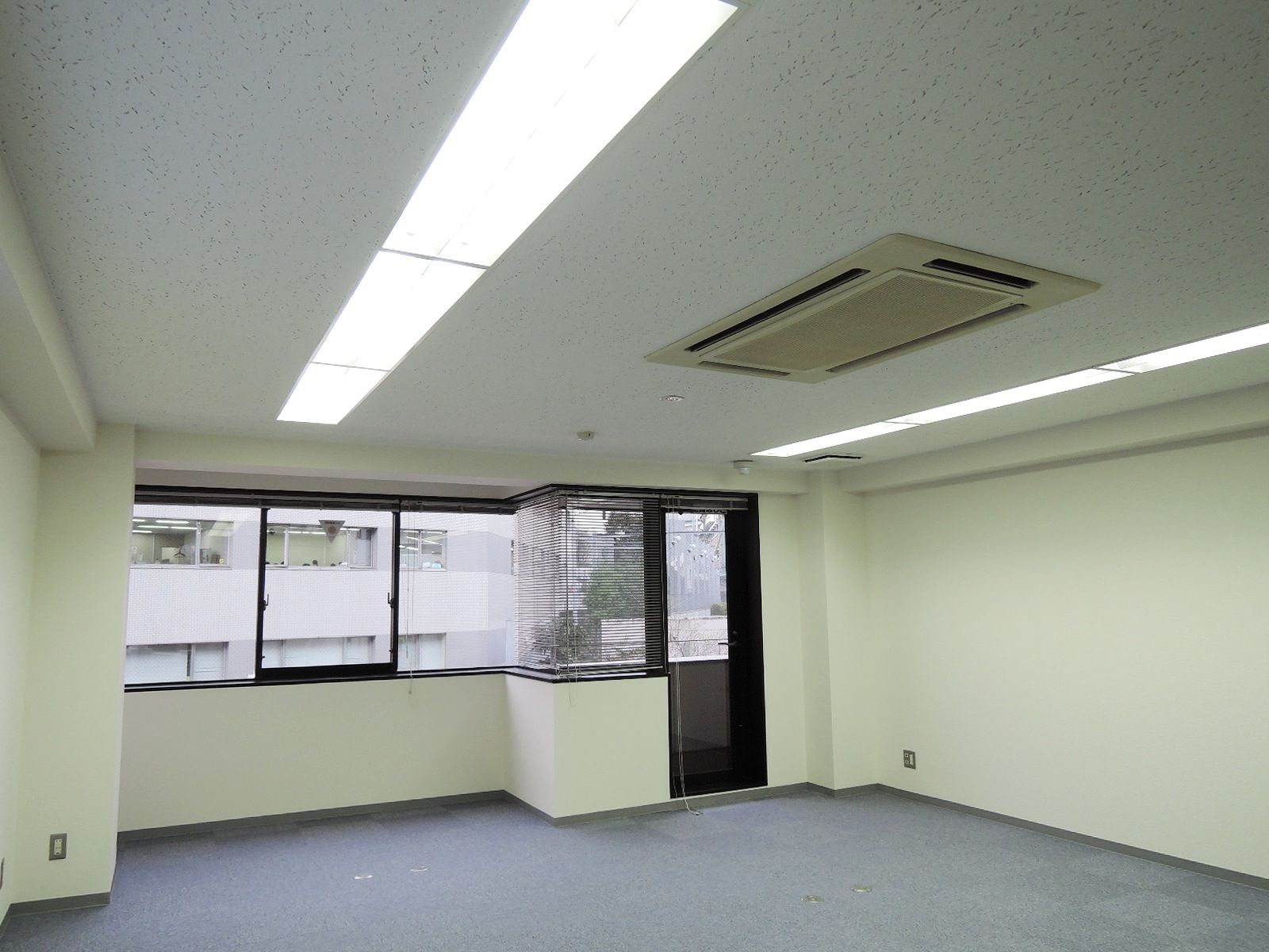 オフィス室内参考画像