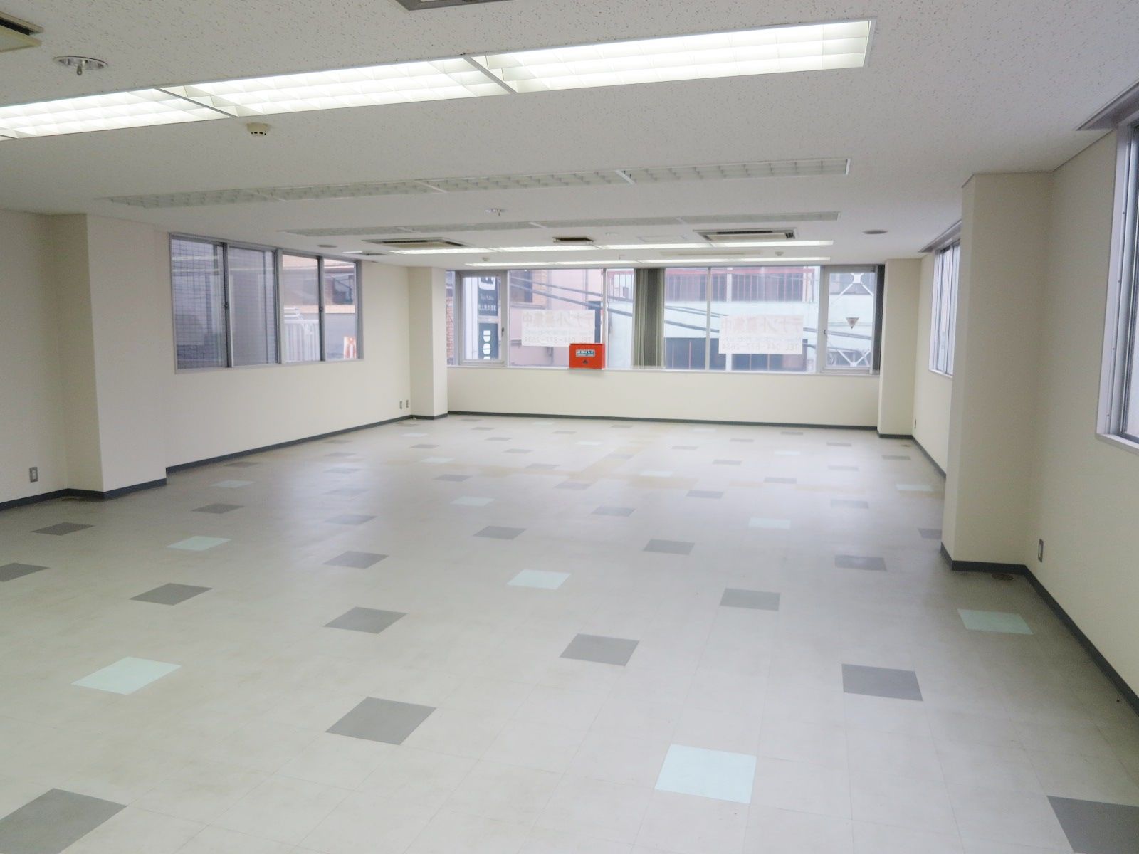 オフィス室内参考画像
