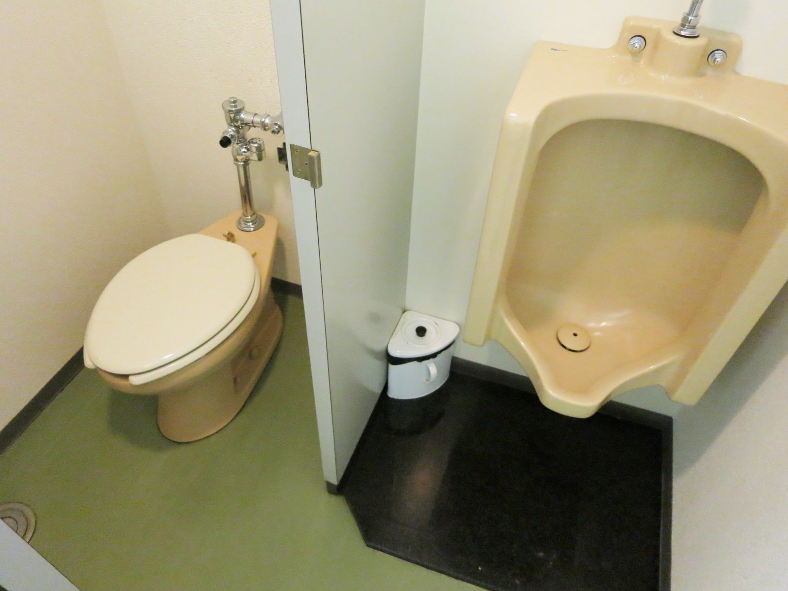 トイレ個室