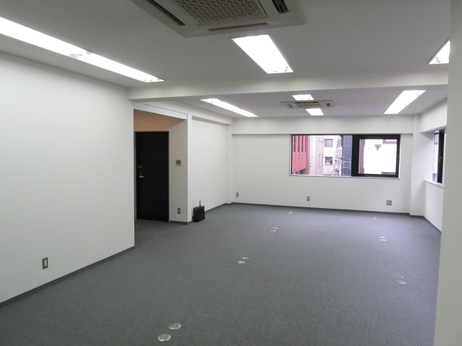 貸室奥から見た様子
